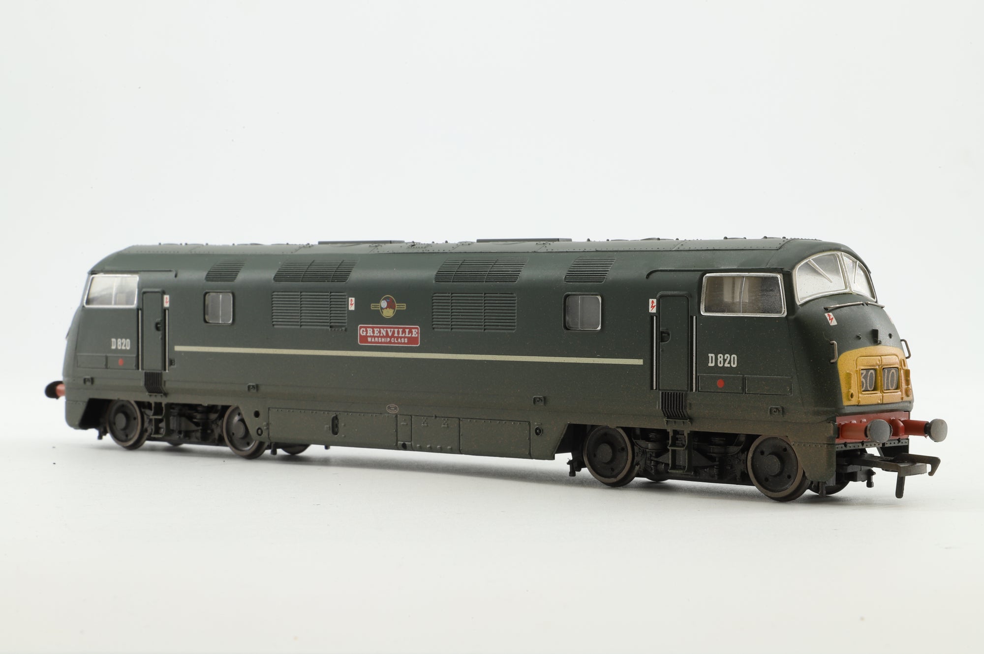 Bachmann OO 32-058 Class 42 Warship Diesel 'Grenville' BR Green Weathered