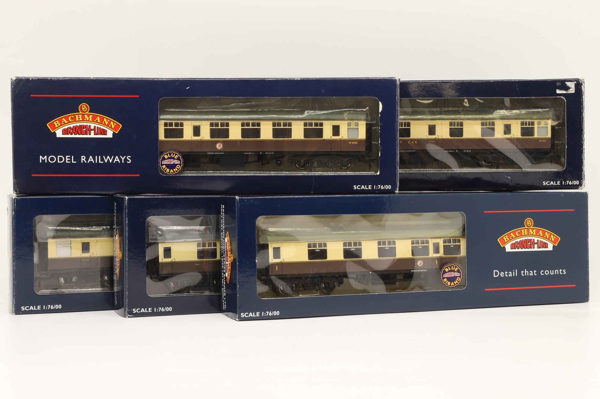 Bachmann OO Rake Of 5 BR Mk1 Chocolate & Cream Coaches Inc. 39-102 39-029A, 39-079, 39-029B & 39-102A