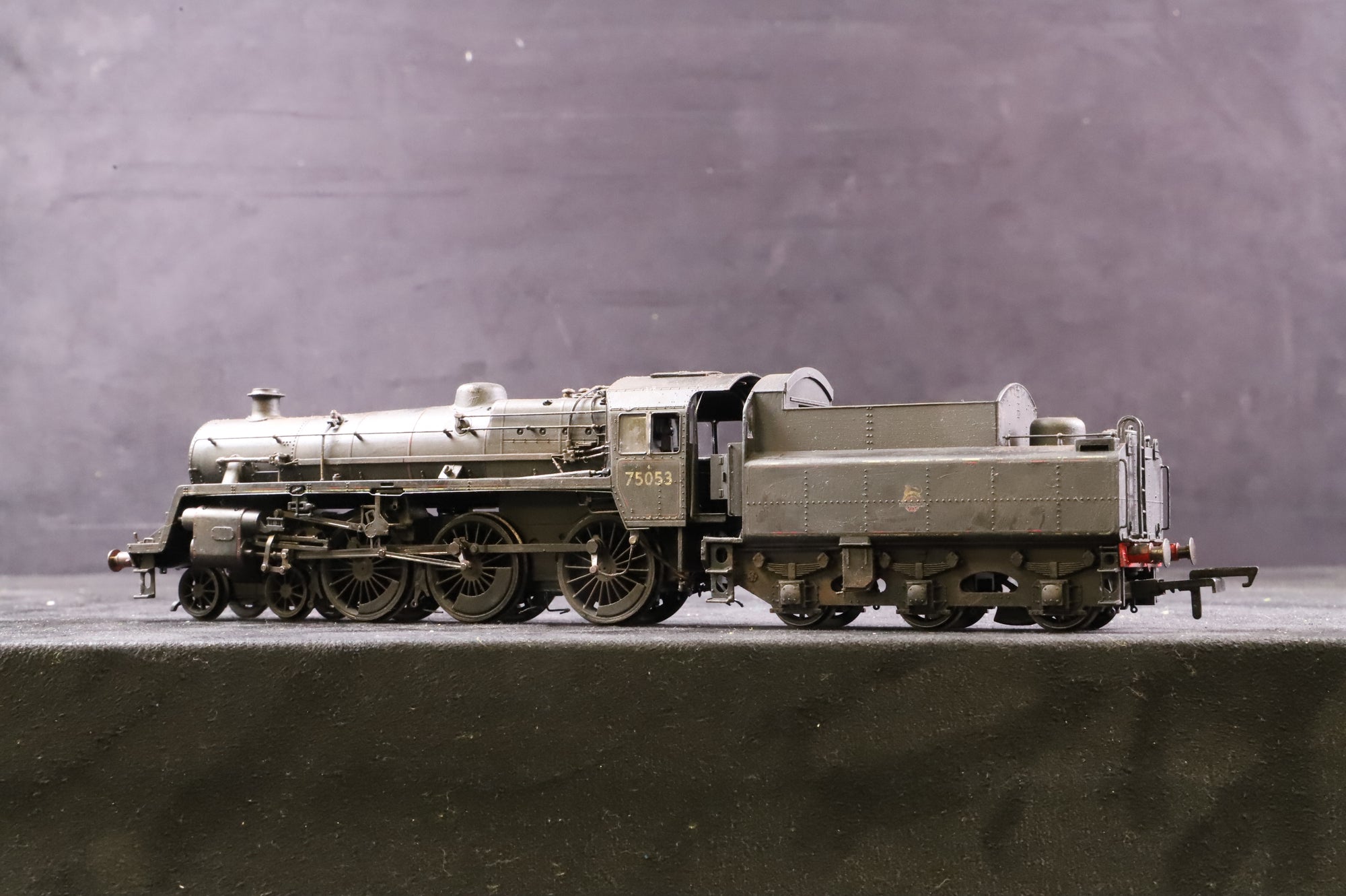 Hornby OO R3548 Standard Class '75053' BR Lined Black E/C Weathered