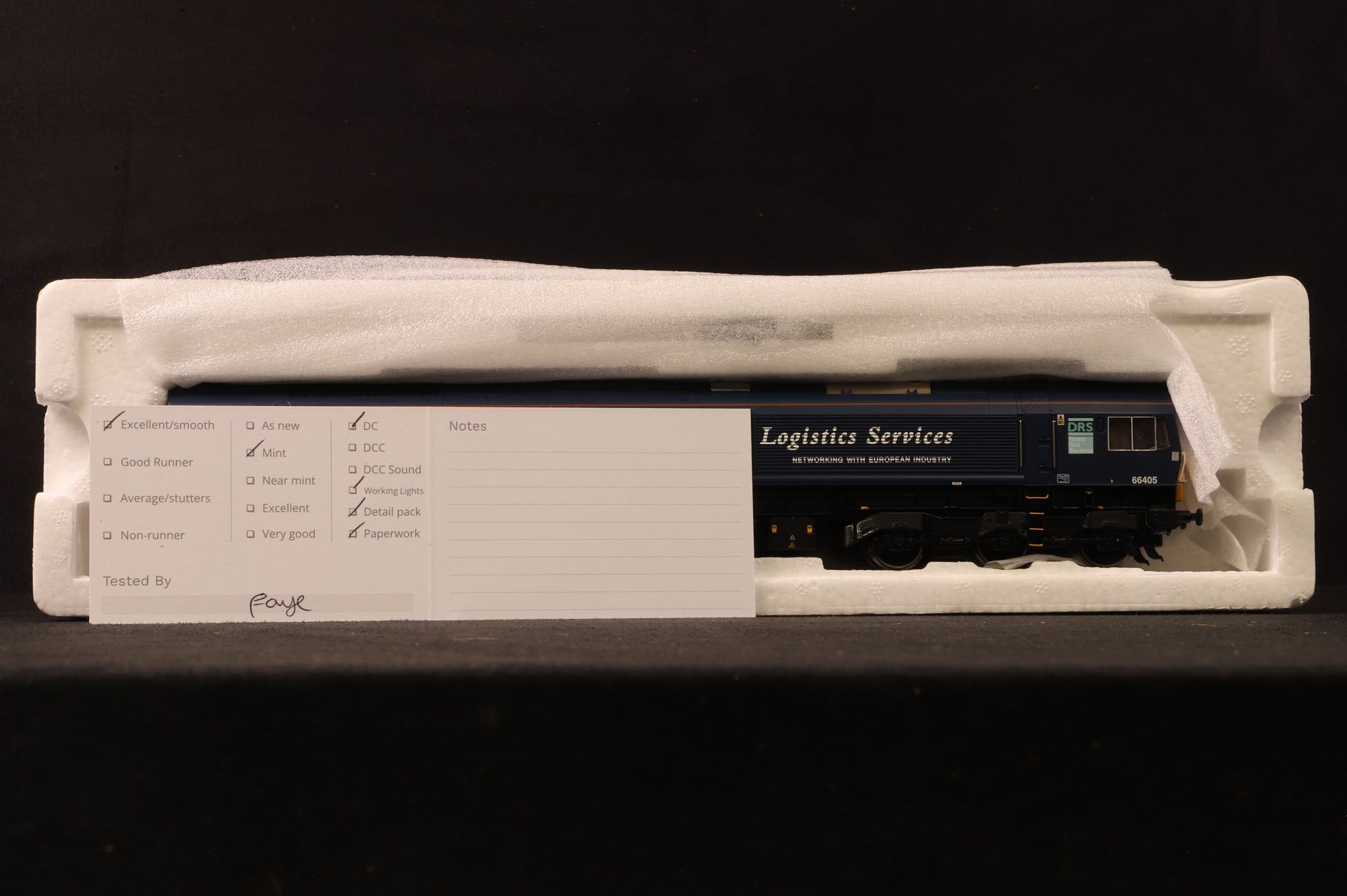 Bachmann OO 32-729 Class 66 66405 in Malcolm Logistics Livery