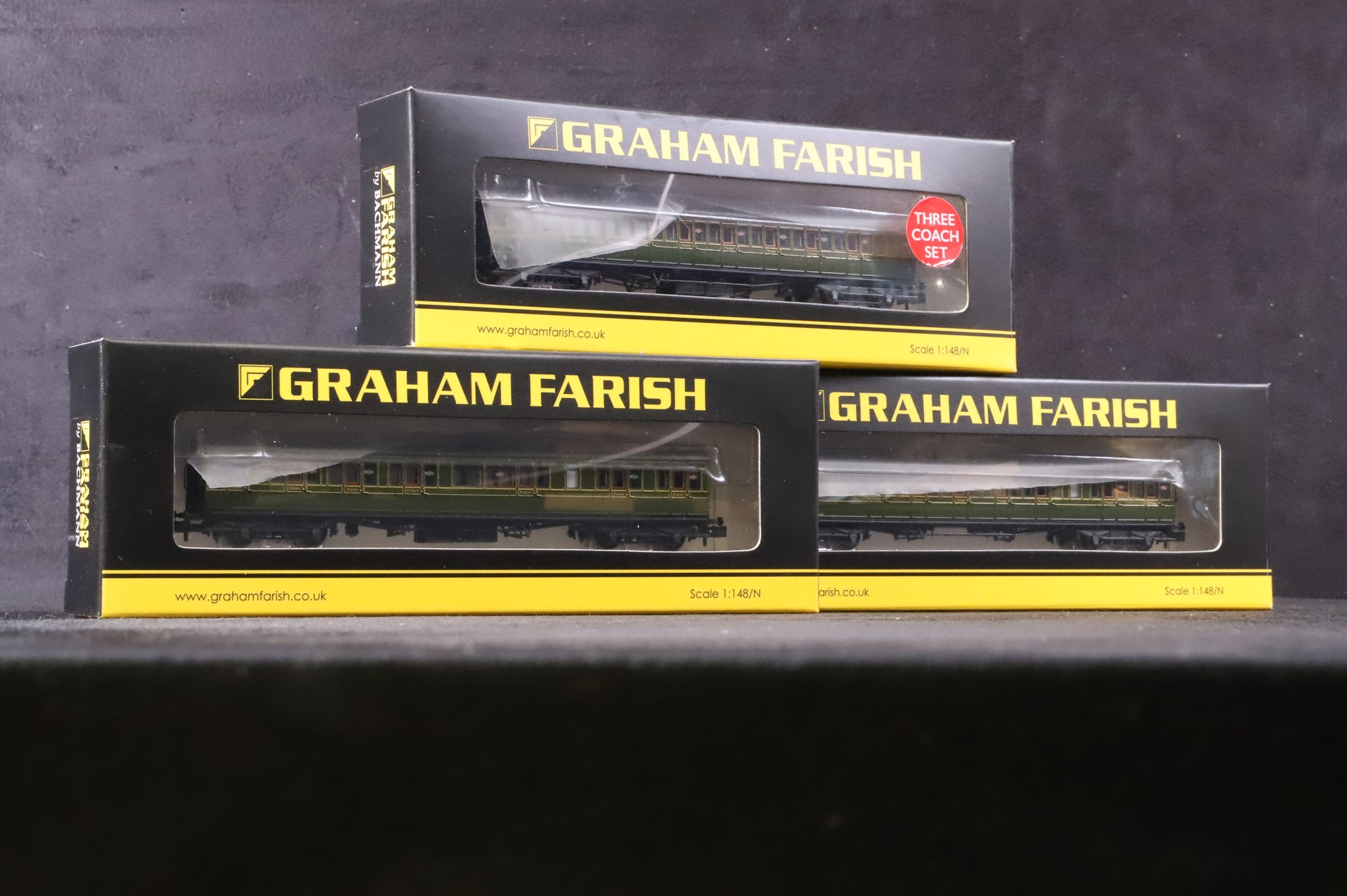 Graham Farish N Gauge 374-911 Set of 3 SE&CR 60' Birdcage Coaches in SR Olive Green
