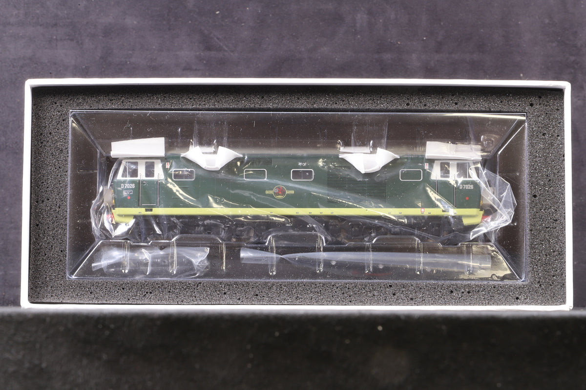 Heljan OO 3517 Class 35 Hymek D7026 in BR Two-Tone Green with Small Yellow Panels