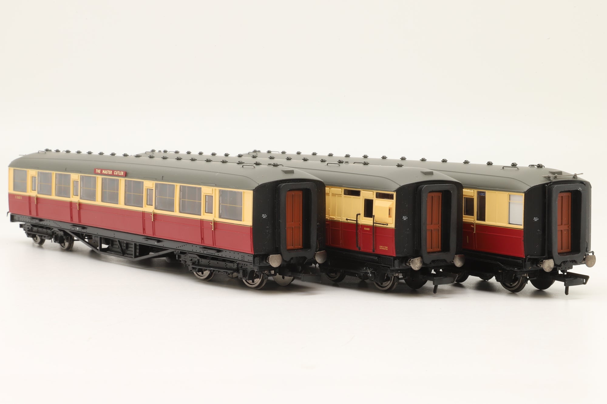 Hornby OO R4255 Rake Of 3 Crimson & Cream Gresley Coaches