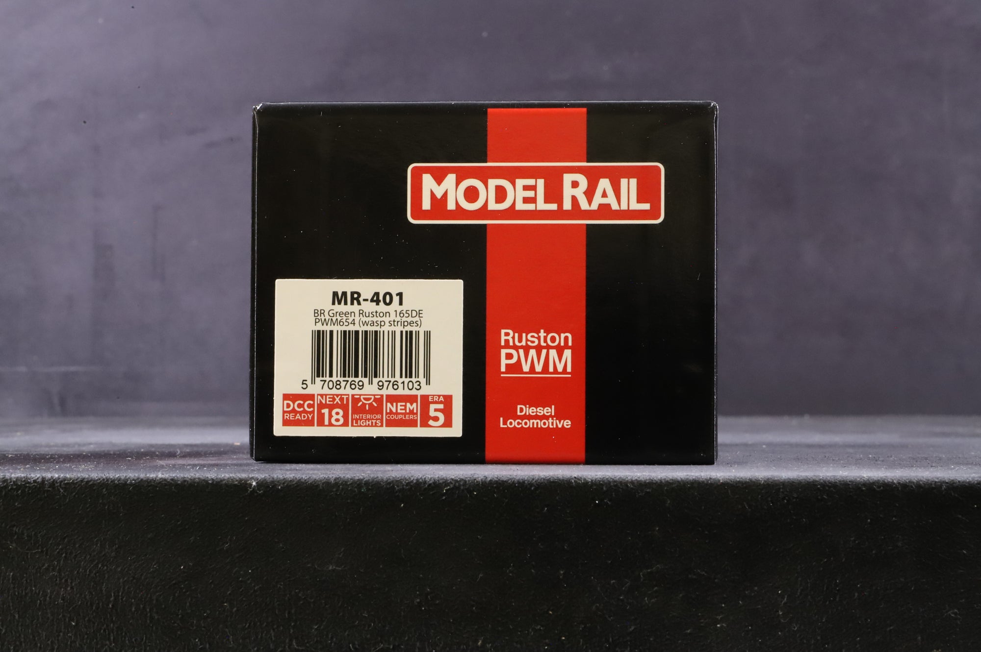 Model Rail OO MR-401 Ruston 165DE PWM654 in BR Green w/ Wasp Stripes