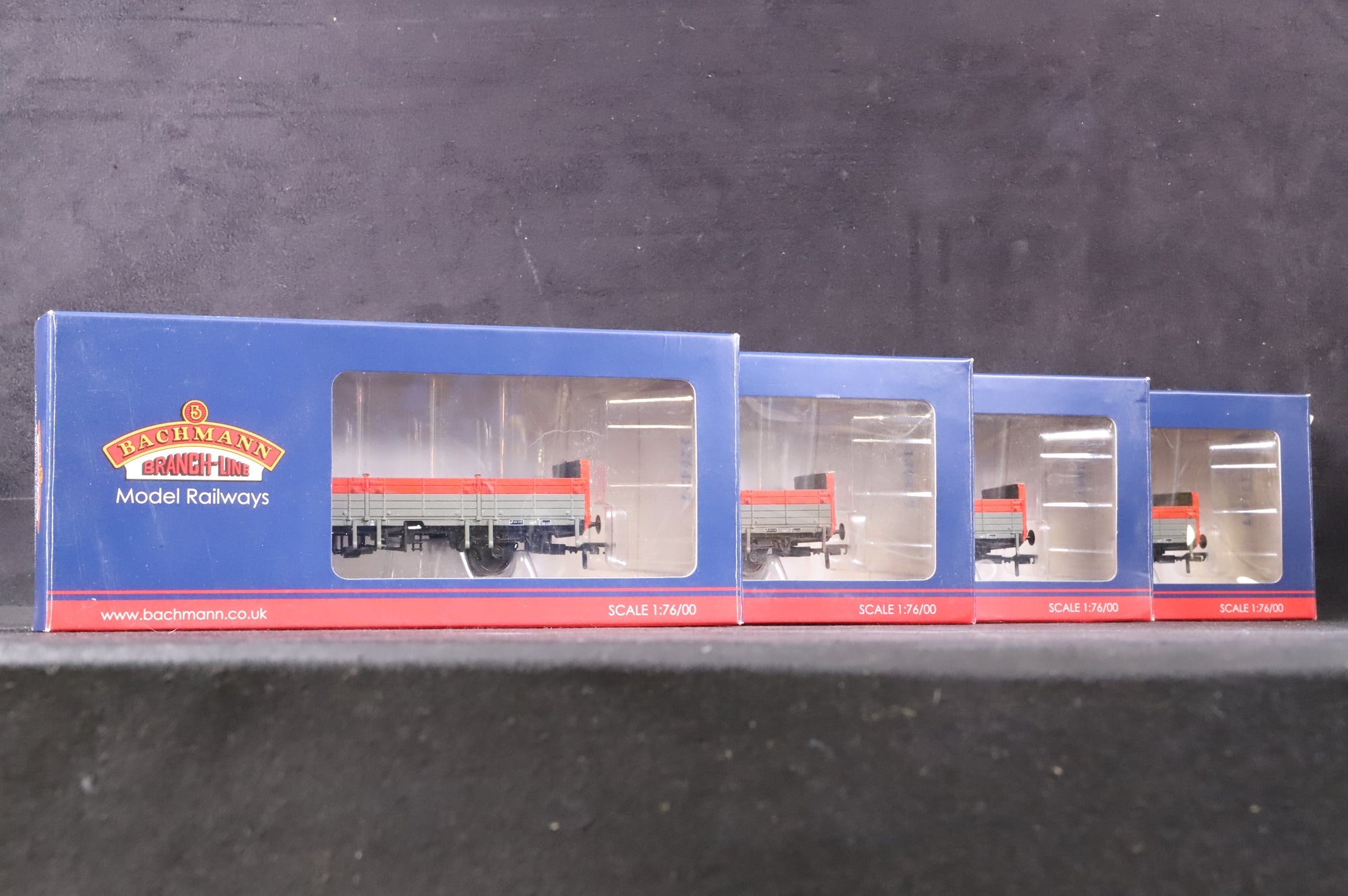 Bachmann OO 38-041B x4 Rake of 4 OBA Open Wagons in BR Railfreight Distribution Red/Grey