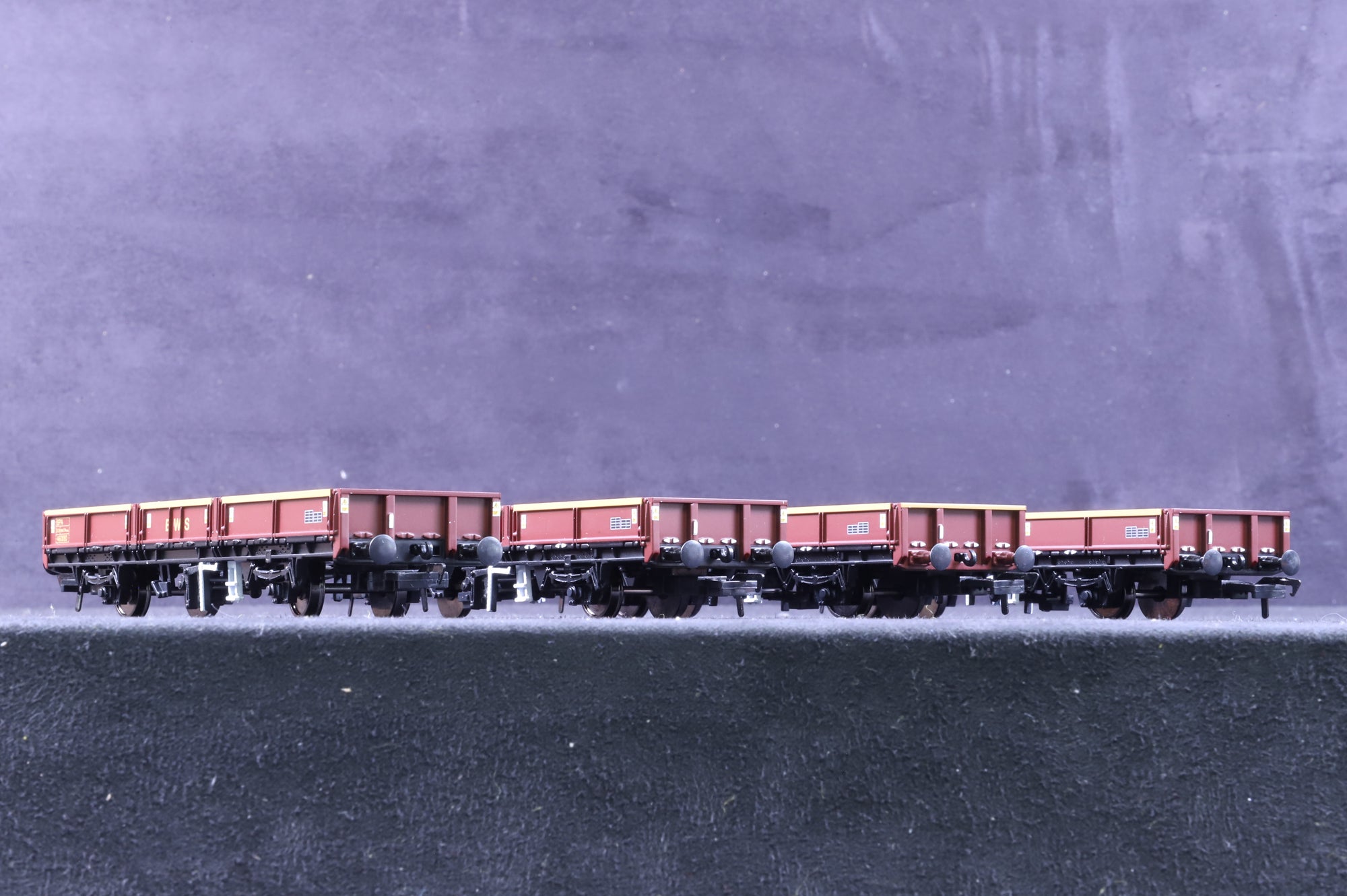 KMRC OO Rake Of 4 SPA Wagons in EWS Livery With Loads