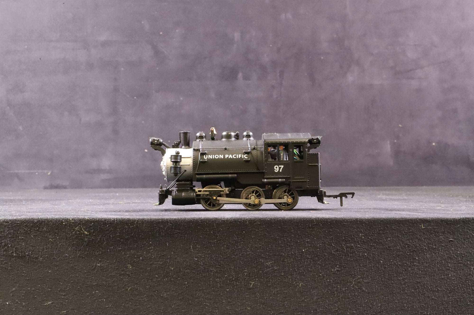 Mantua HO 393005 0-6-0 Tank Switcher Union Pacific Steam Locomotive