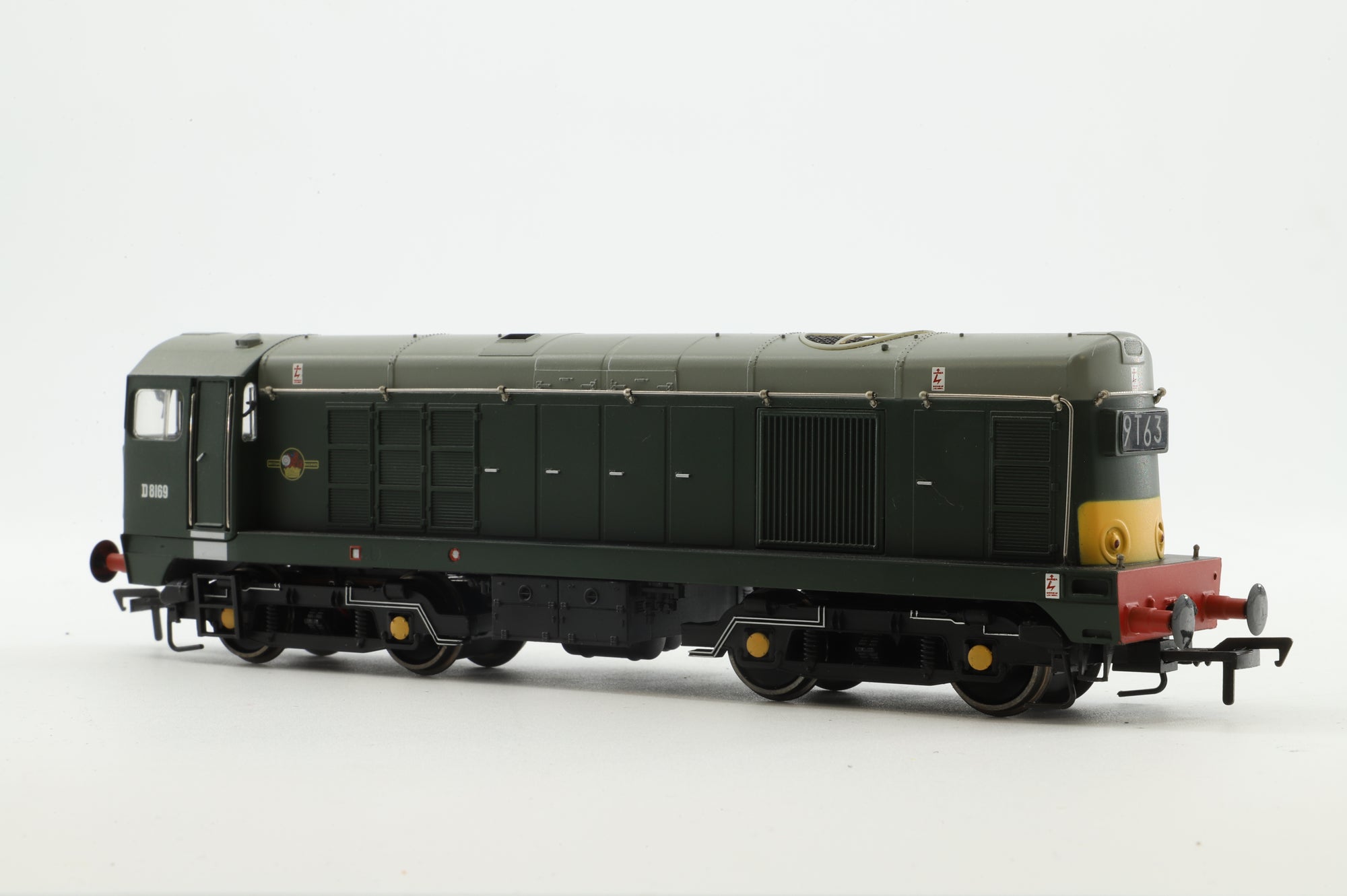 Bachmann OO 32-028A Class 20 Diesel 'D8169' BR Green With Indicator Boxes