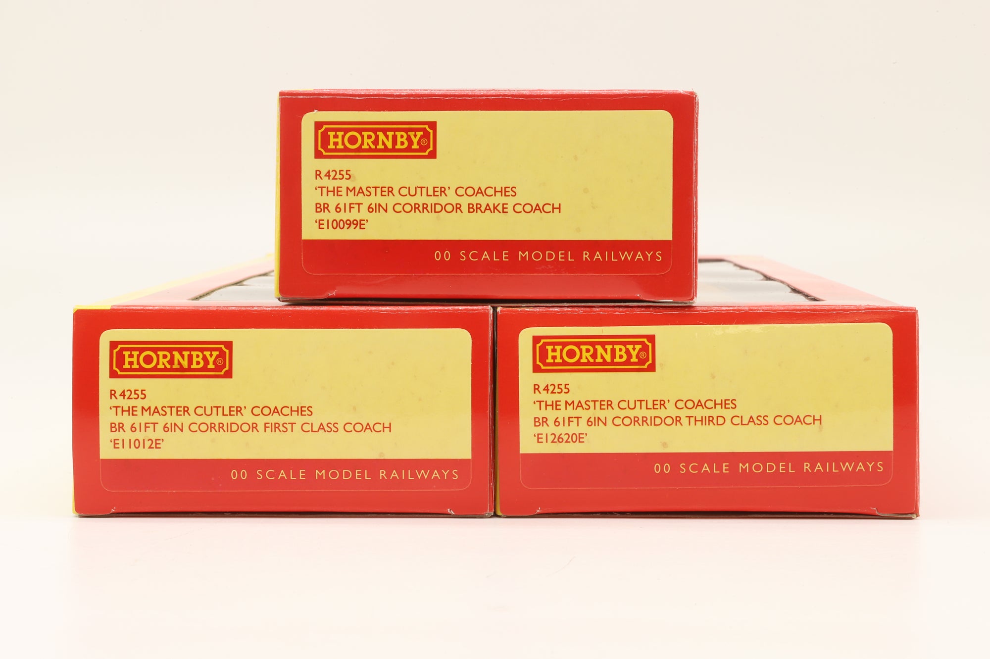 Hornby OO R4255 Rake Of 3 Crimson & Cream Gresley Coaches