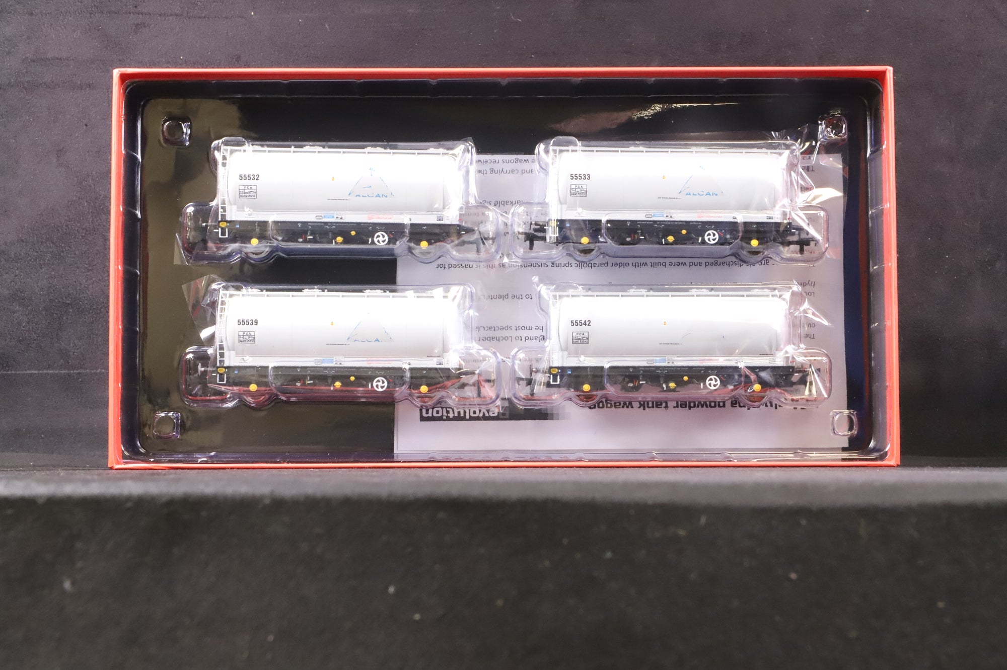 Revolution Trains OO RT-RCA20-402E 4-Pack of PCA Alumina Powder Tank Wagons in a De-Branded Alcan Livery