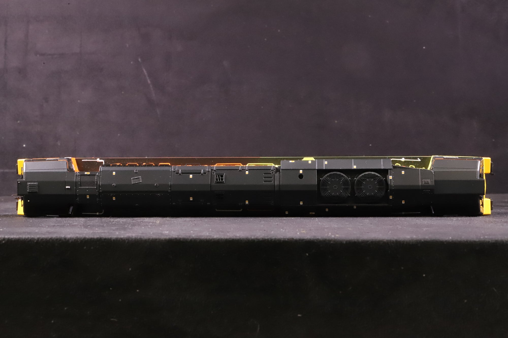 Bachmann OO 31-591A Class 70 70811 in Colas Rail Freight Livery