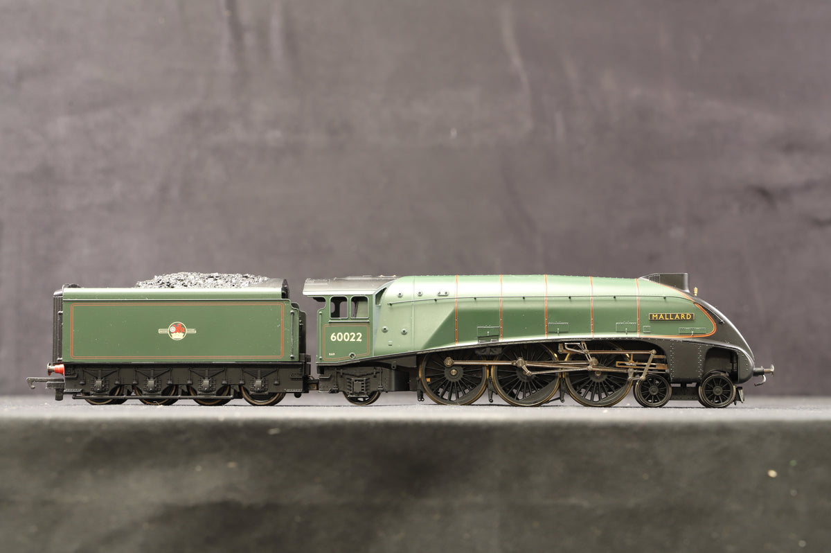 Hornby OO R2784X BR Class A4 &#39;Mallard&#39; &#39;60022&#39; BR Lined Green L/C (DCC Removed)