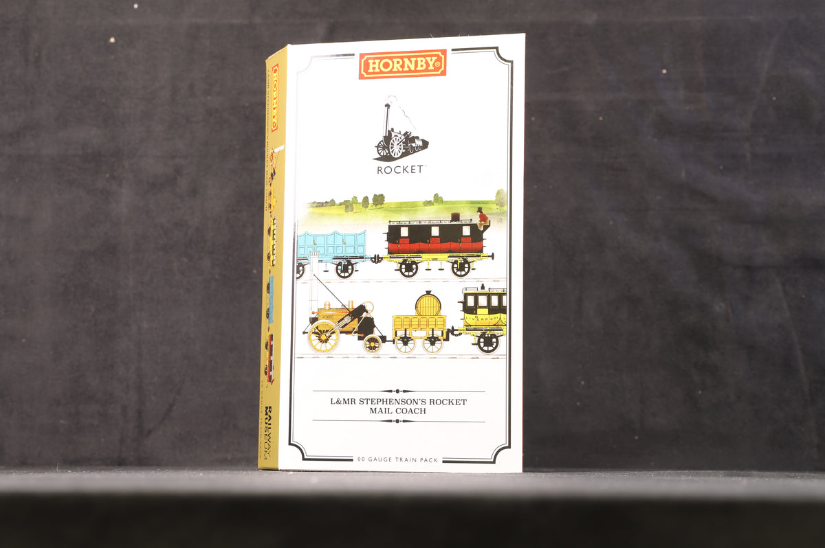 Hornby OO R3956 L&amp;MR Stephenson&#39;s Rocket Mail Coach Train Pack, NO LOCO