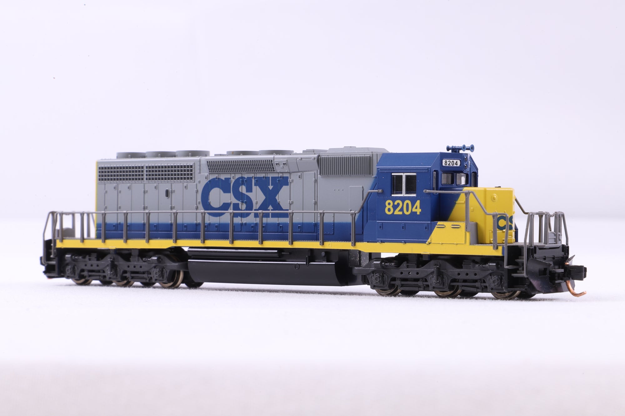 Kato N 176-4806 SD40-2 Early CSX '8204'
