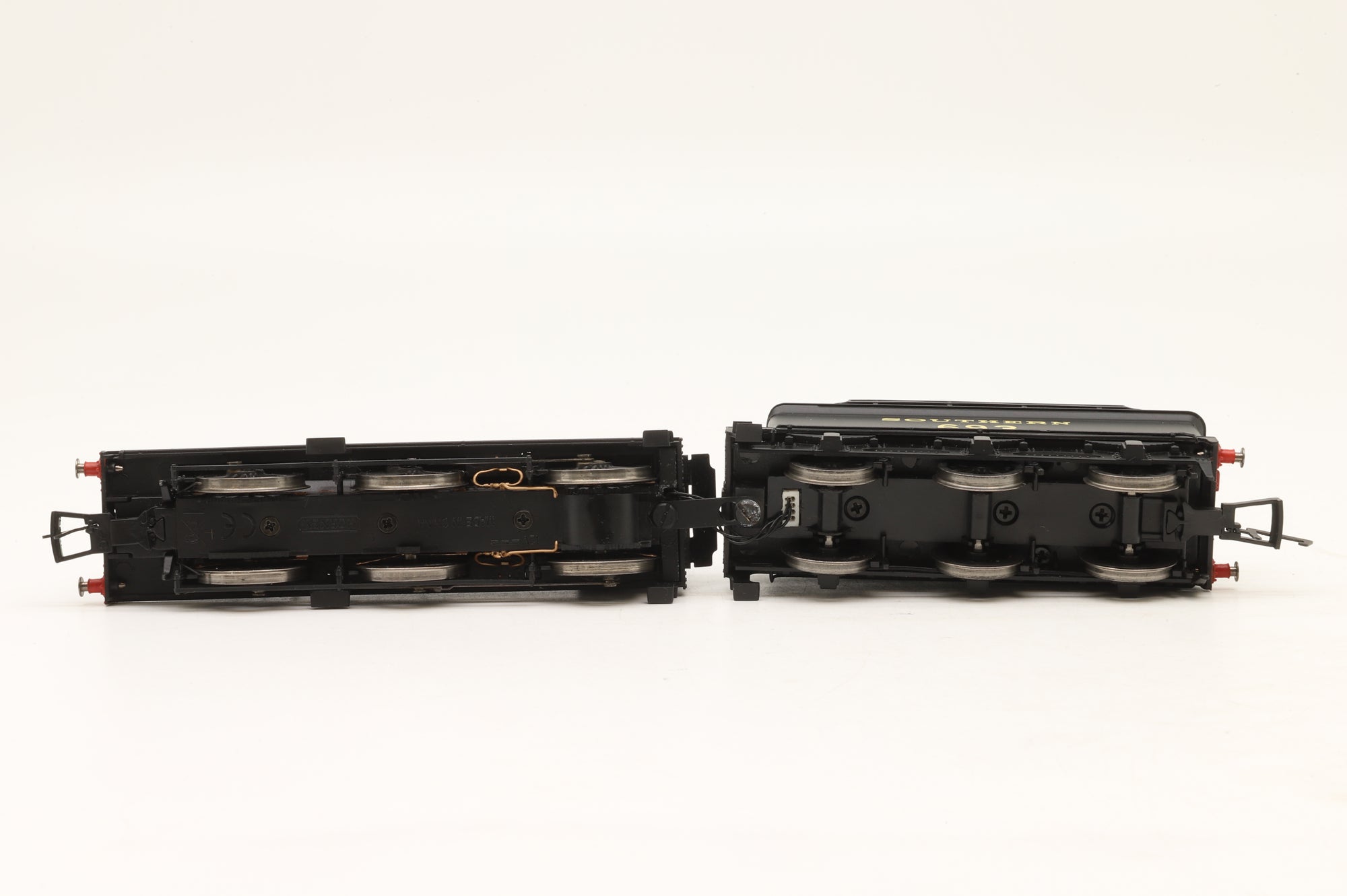 Hornby OO R3419 SR Drummond Class 700 '693' SR Black DCC Fitted