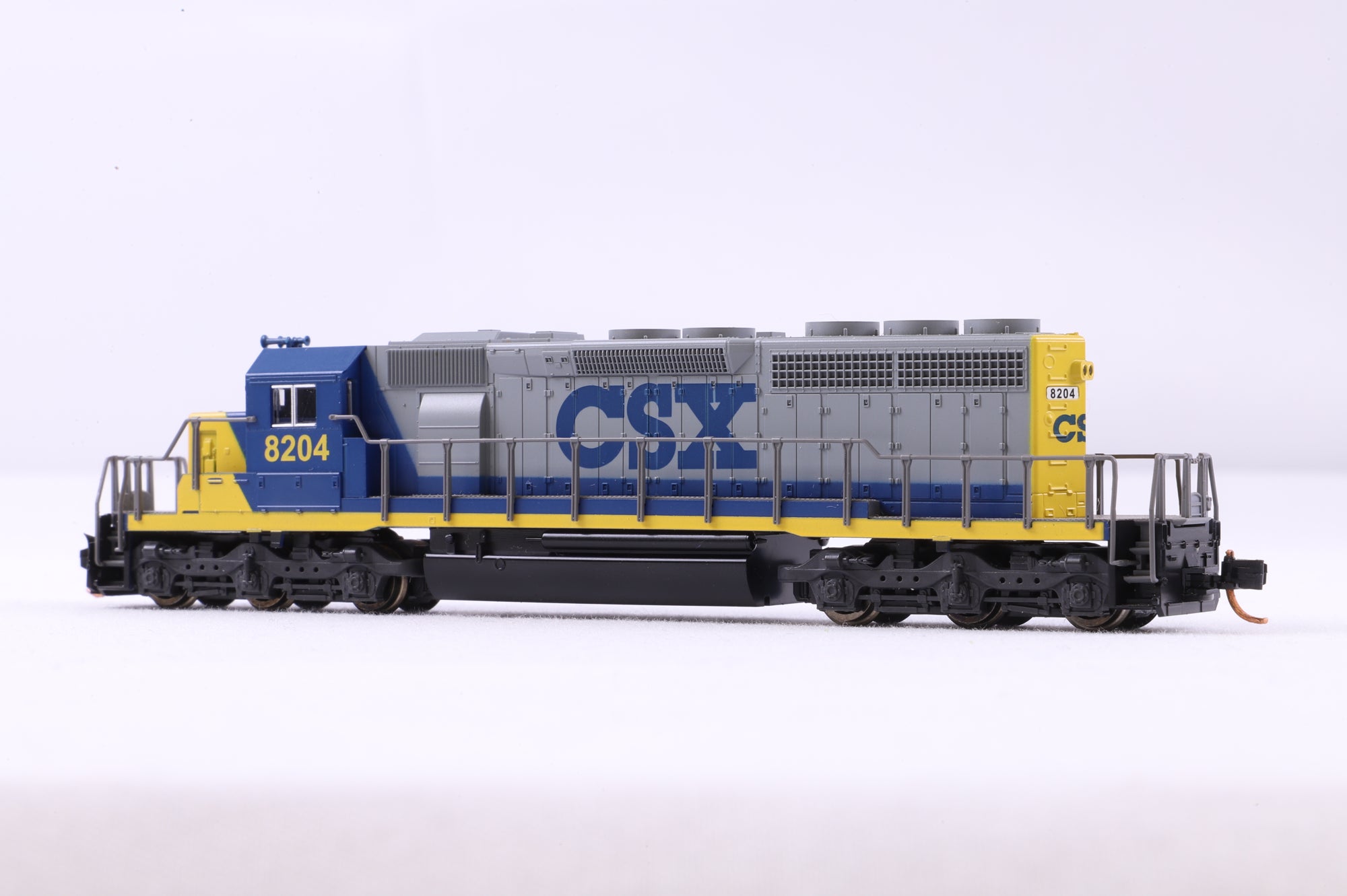 Kato N 176-4806 SD40-2 Early CSX '8204'