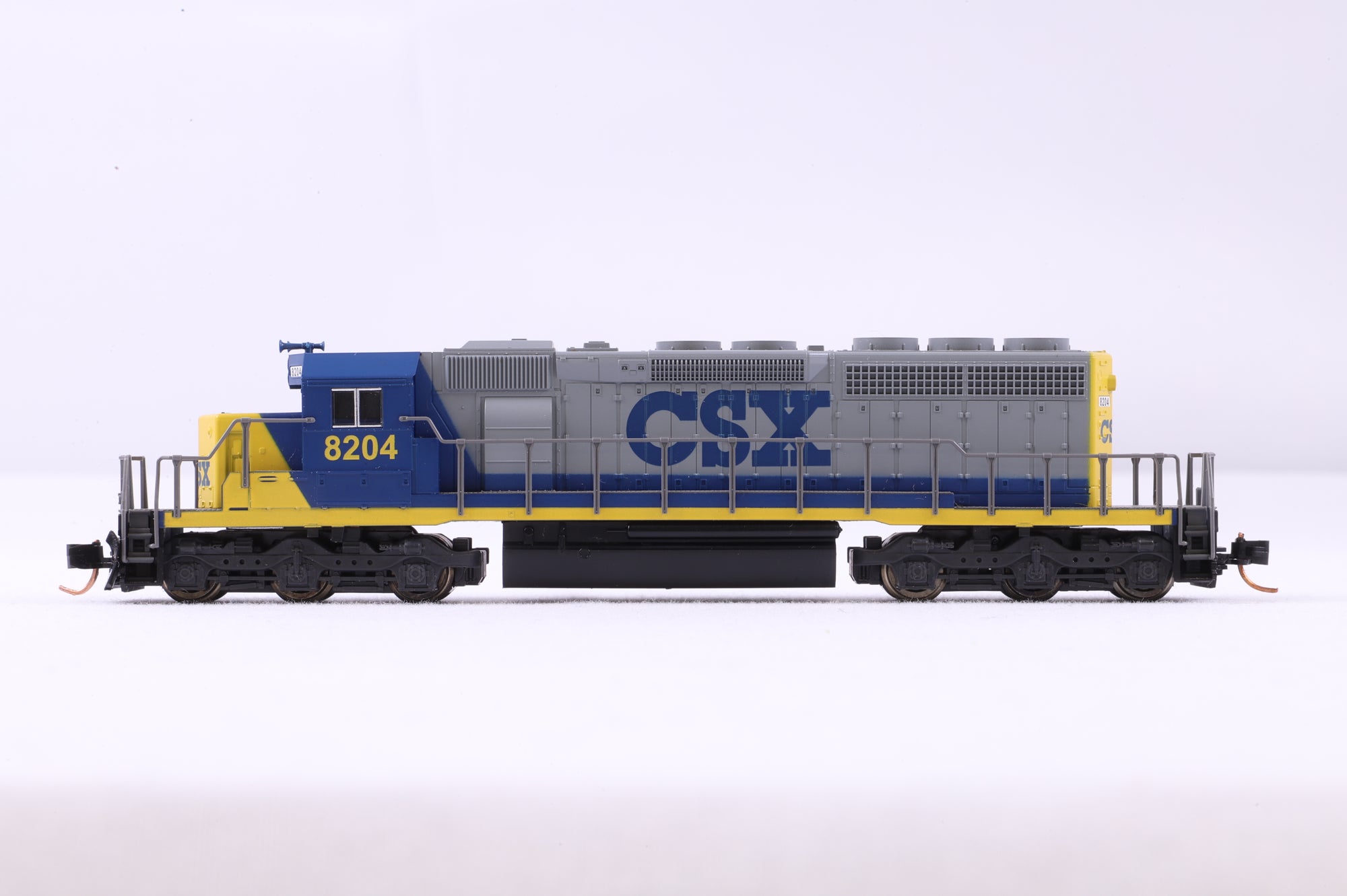 Kato N 176-4806 SD40-2 Early CSX '8204'