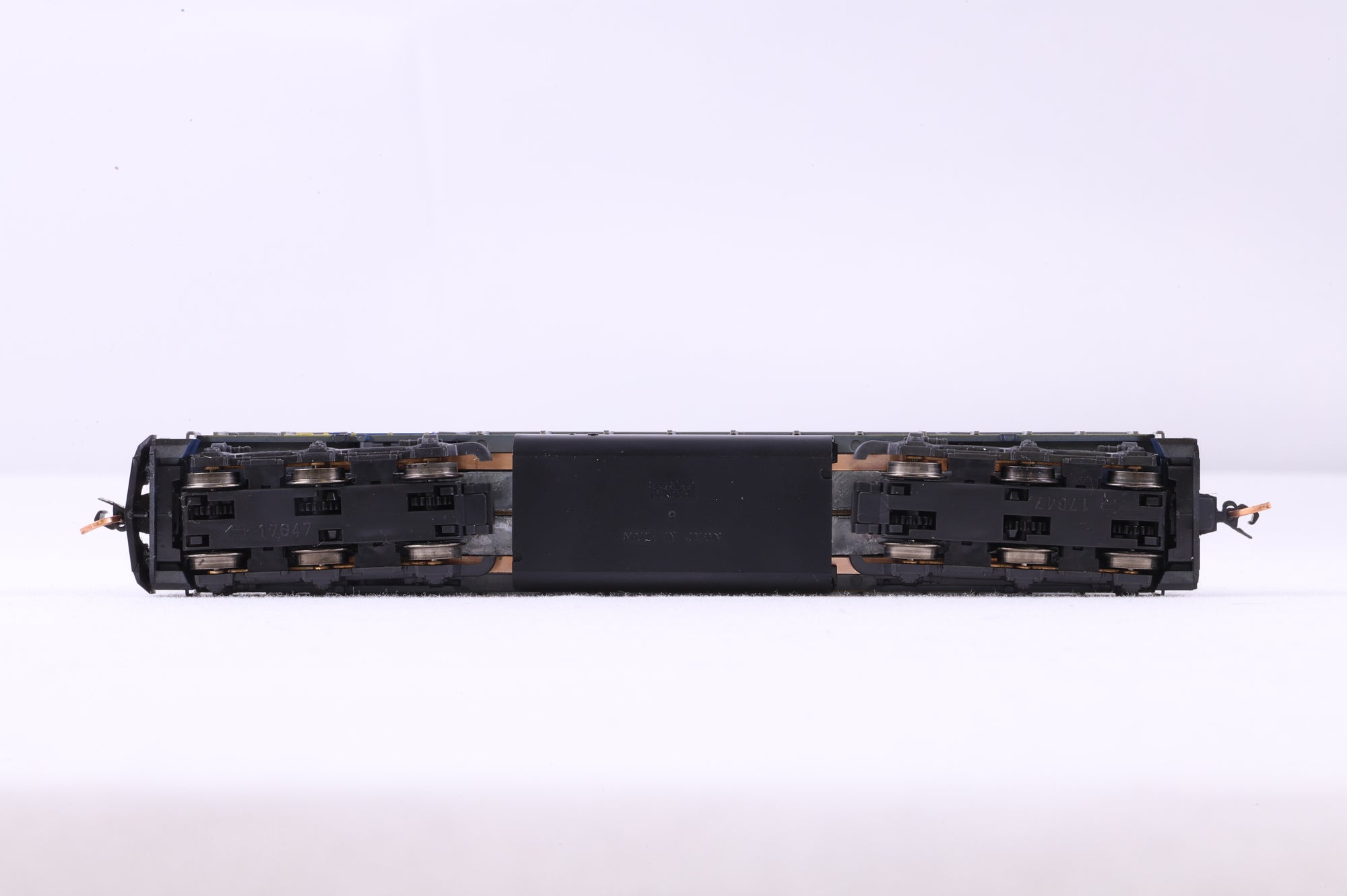 Kato N 176-4806 SD40-2 Early CSX '8204'