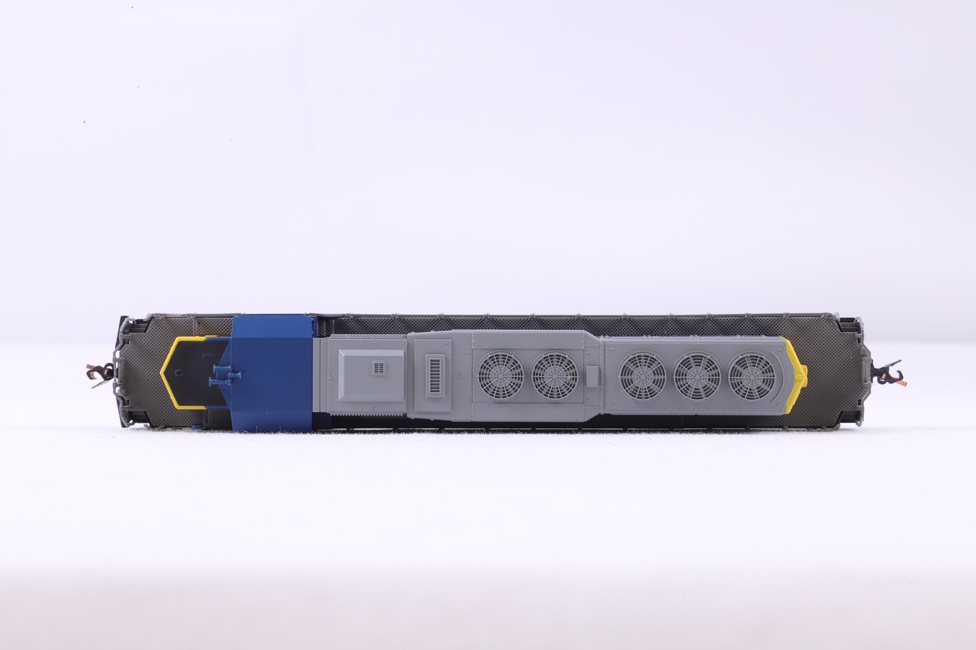 Kato N 176-4806 SD40-2 Early CSX '8204'