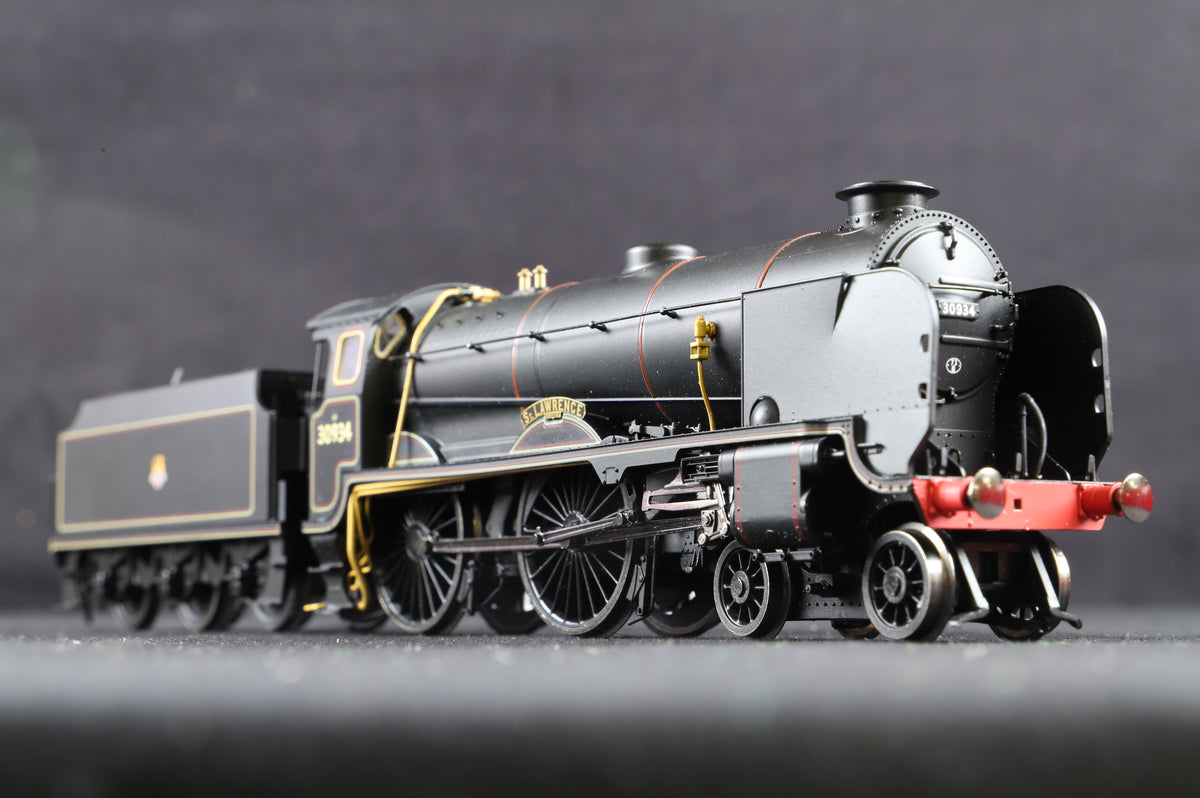 Hornby OO R2844 BR 4-4-0 Schools Class Locomotive &#39;30934&#39; &#39;St Lawrence&#39;