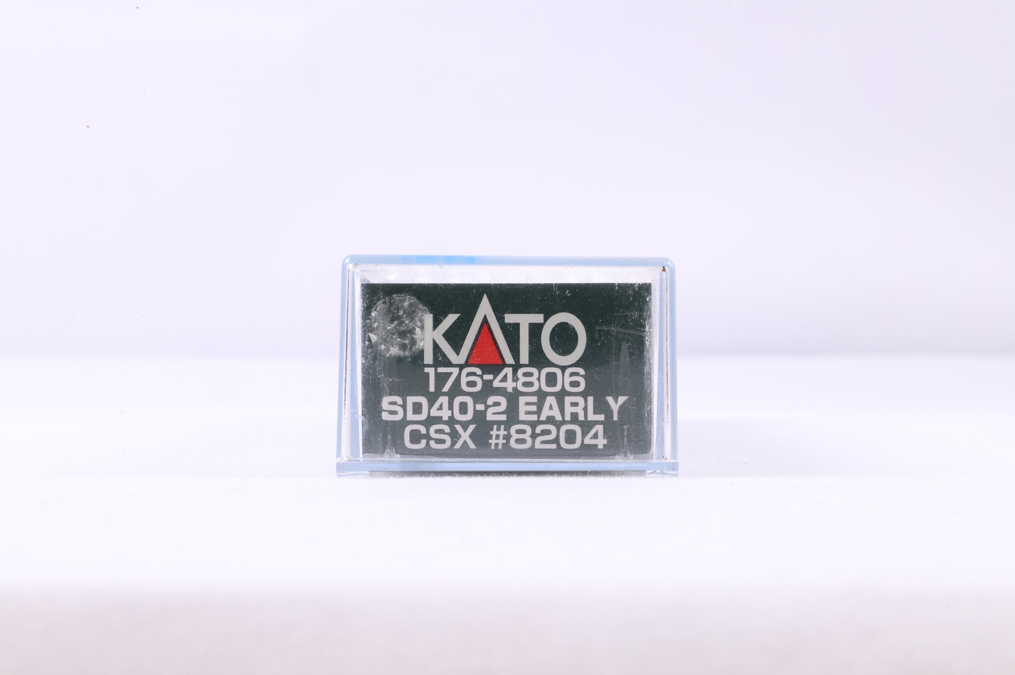 Kato N 176-4806 SD40-2 Early CSX '8204'
