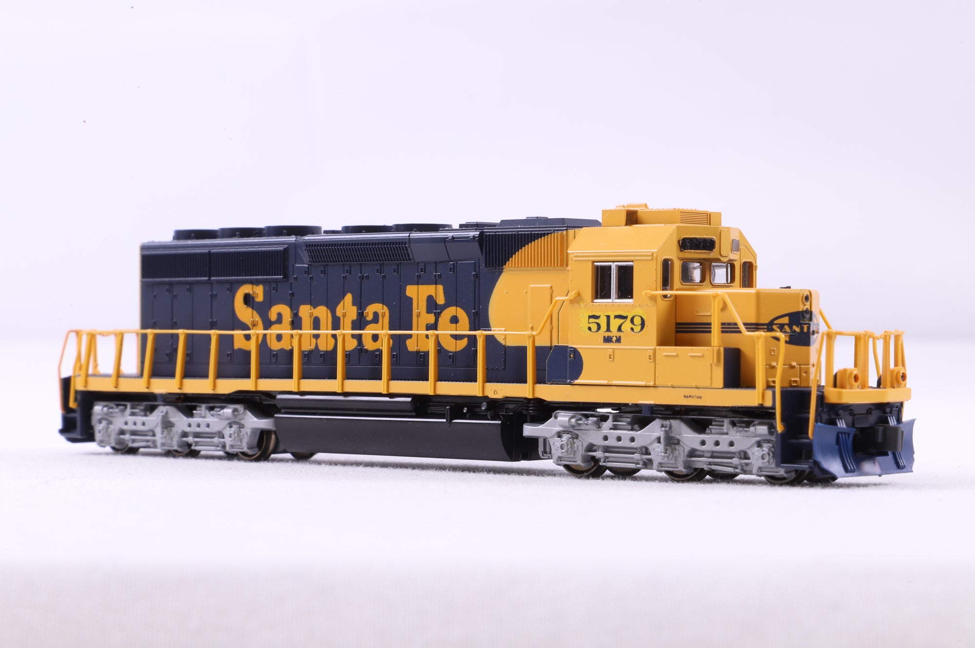 Kato N176-8208 SD40-2 Mid Nose Headlight AT&SF '5179'