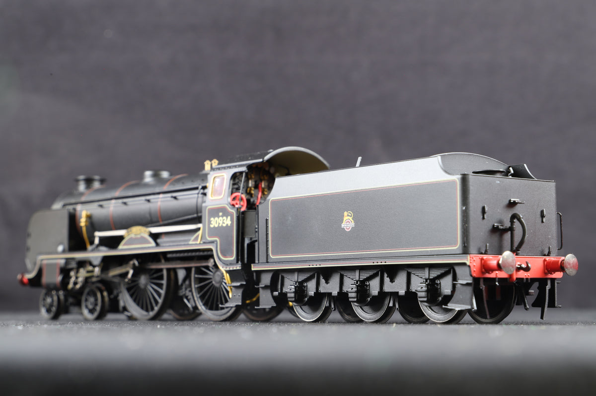 Hornby OO R2844 BR 4-4-0 Schools Class Locomotive &#39;30934&#39; &#39;St Lawrence&#39;