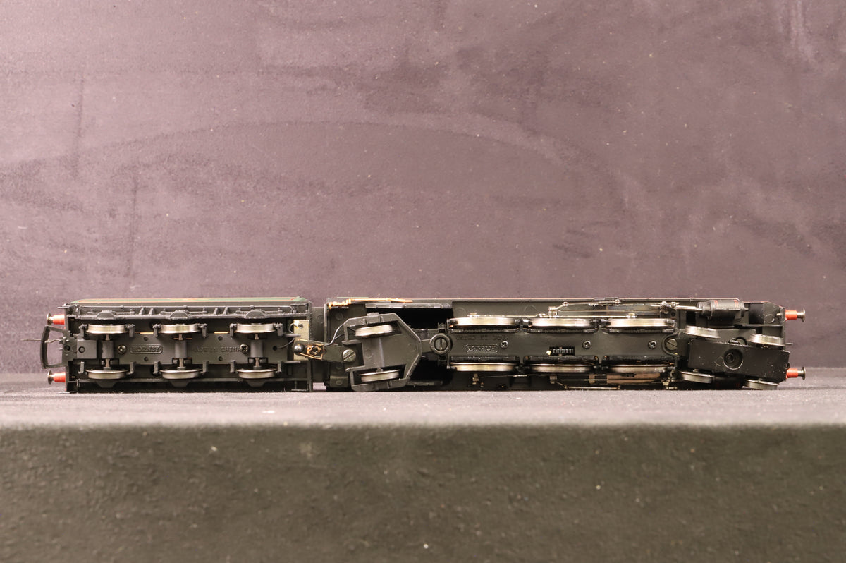 Hornby OO R2294 Merchant Navy Class 35029 &#39;Ellerman Lines&#39; in Lined BR Green w/ Late Crests