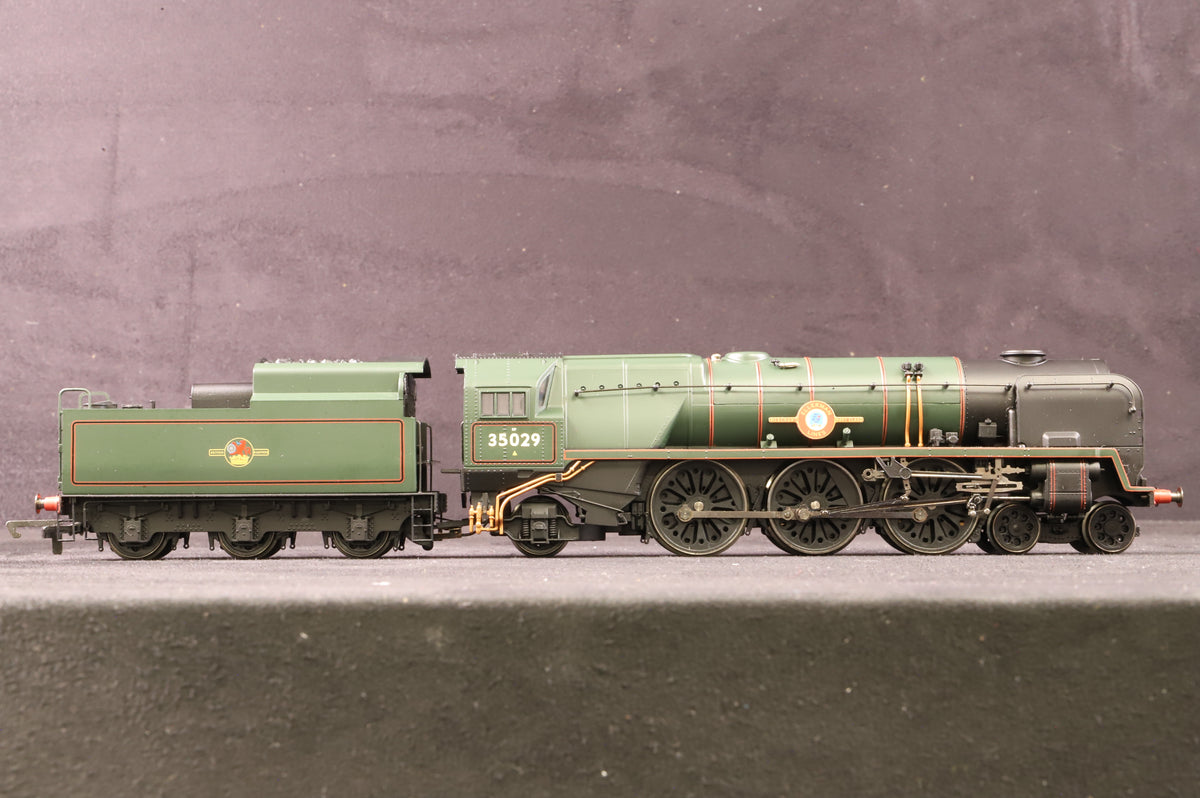 Hornby OO R2294 Merchant Navy Class 35029 &#39;Ellerman Lines&#39; in Lined BR Green w/ Late Crests