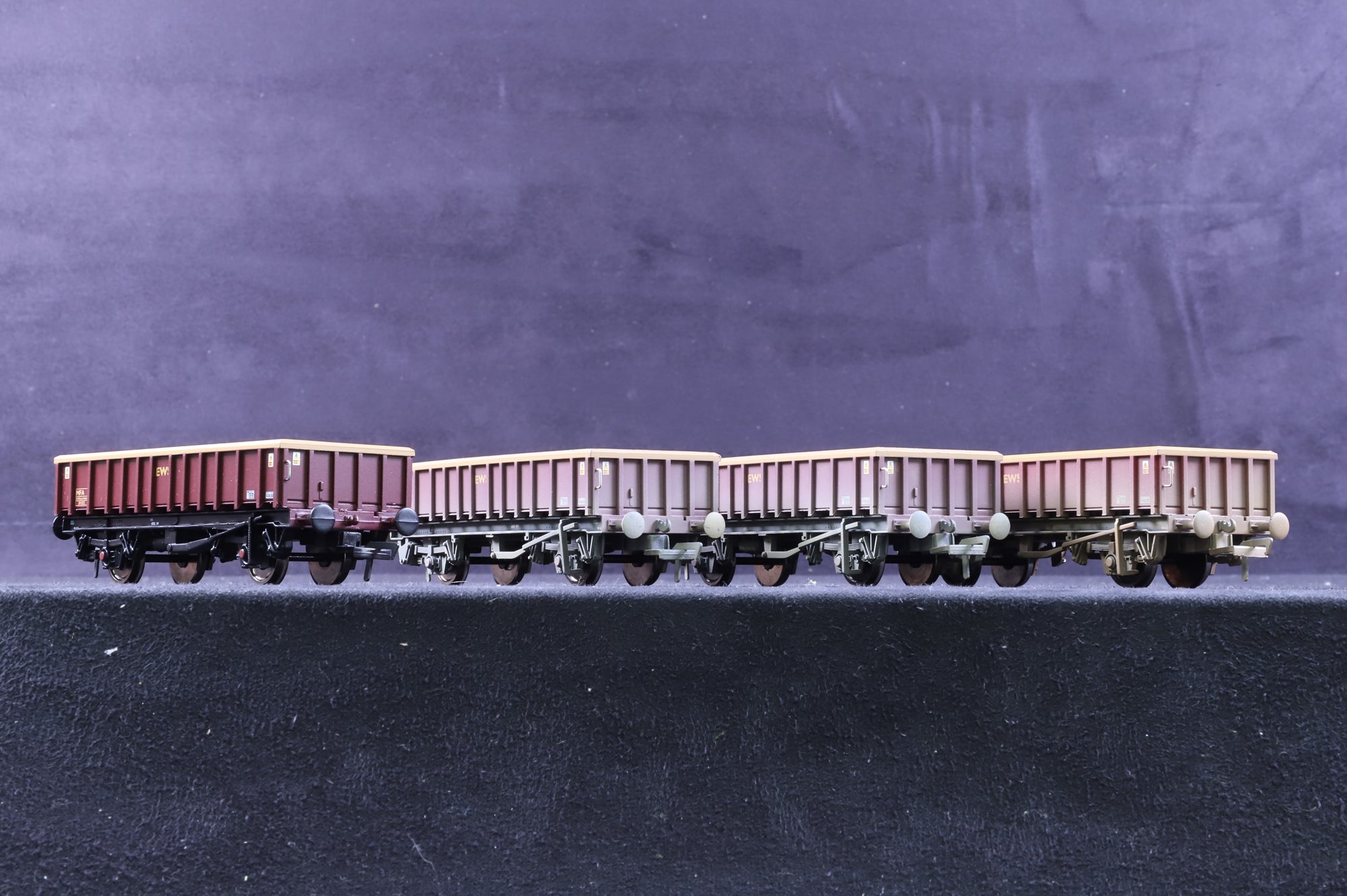 Bachmann OO Rake Of 8 MFA EWS Wagons Weathered