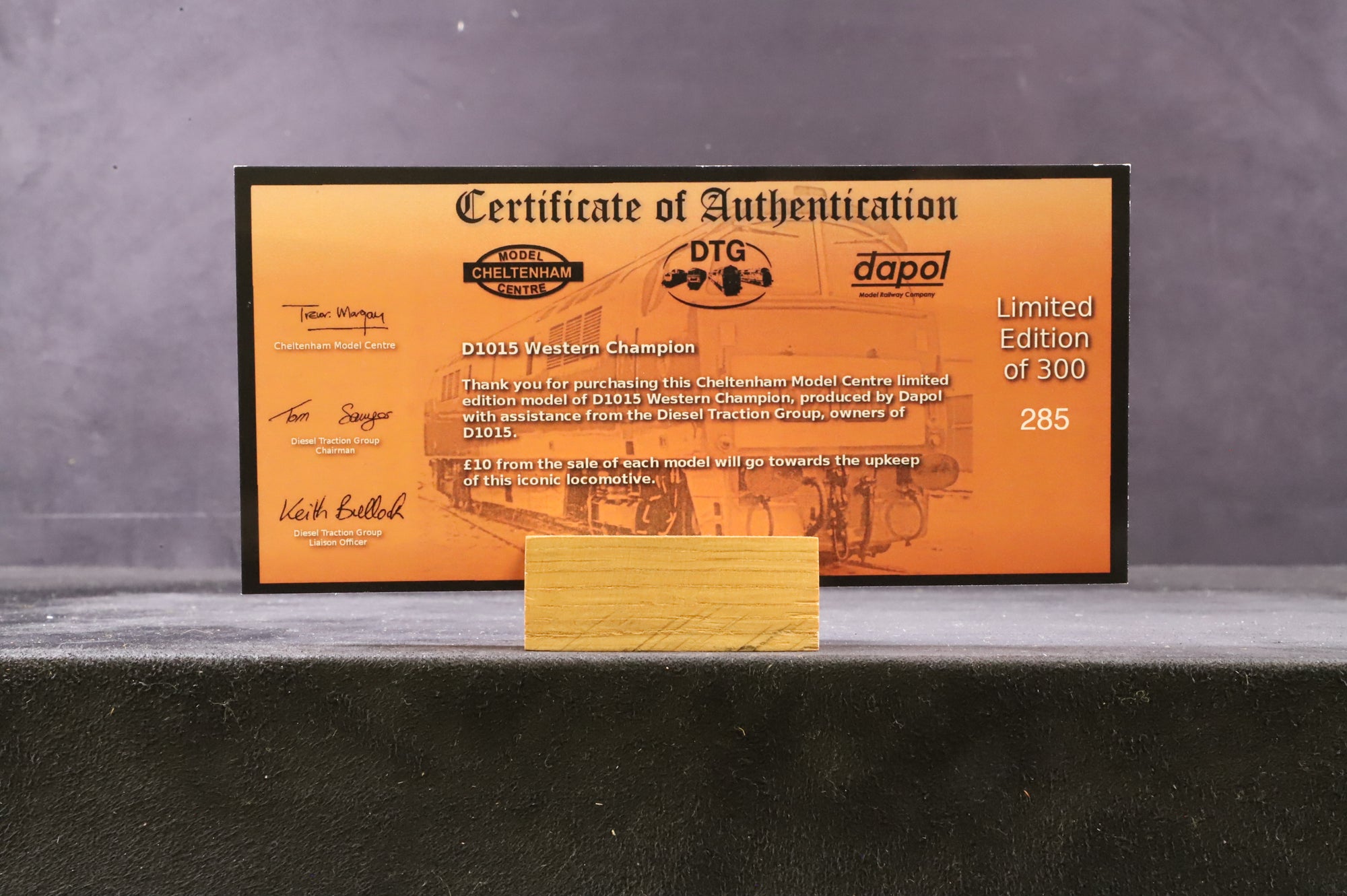 Dapol OO 4D-D1015 Class 52 D1015 'Western Champion' in BR Golden Ochre w/ Small Yellow Panels