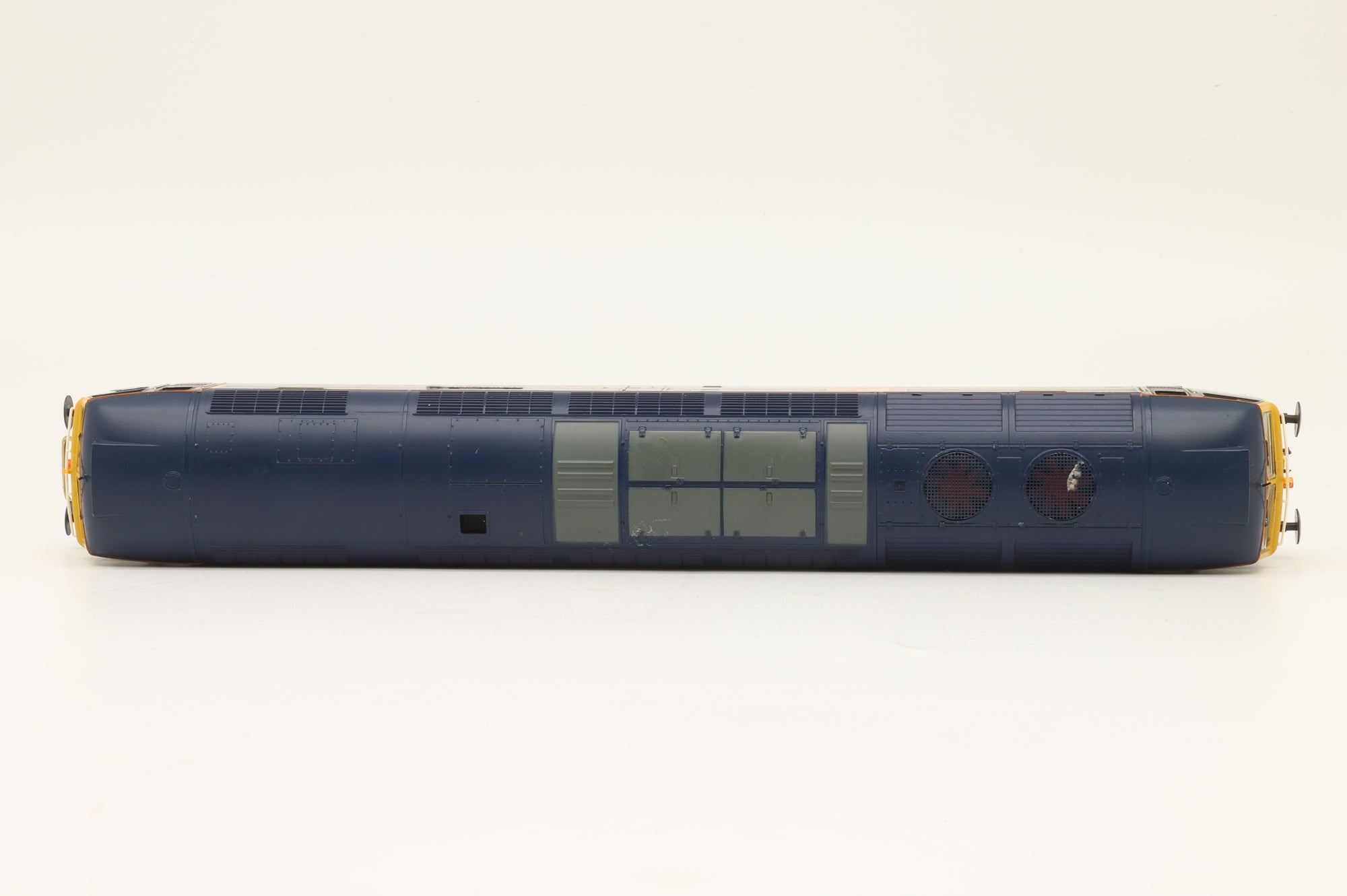 Bachmann OO 32-816 Class 47 '47365' 'Diamond Jubilee' Railfreight Distribution DCC Sound