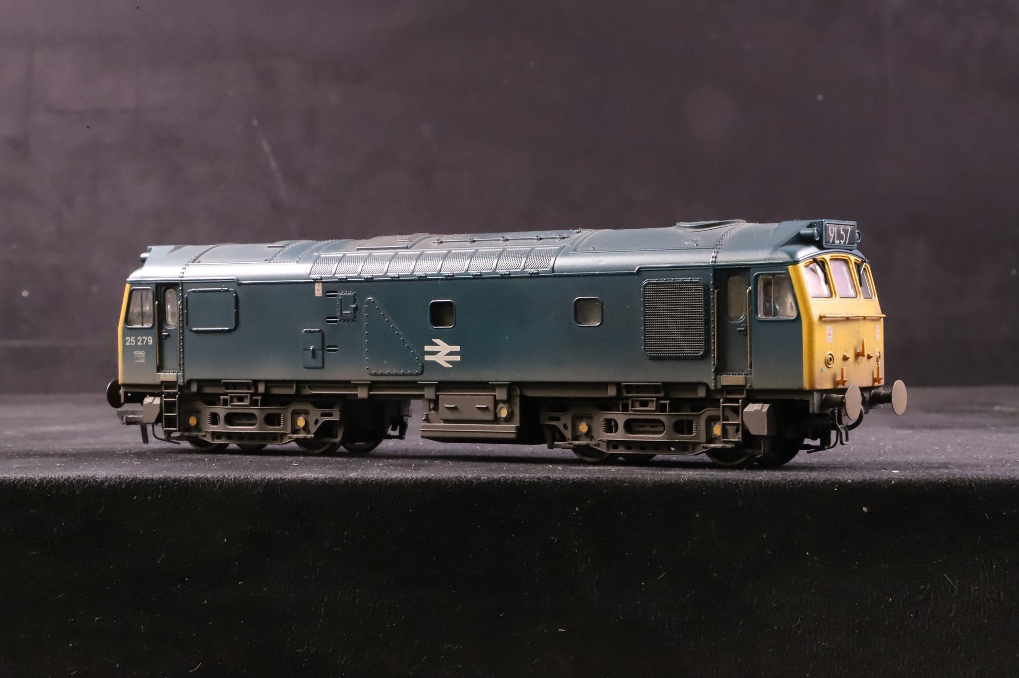 Bachmann OO 32-407 Class 25 25279 in BR Blue - DCC Sound & Weathered