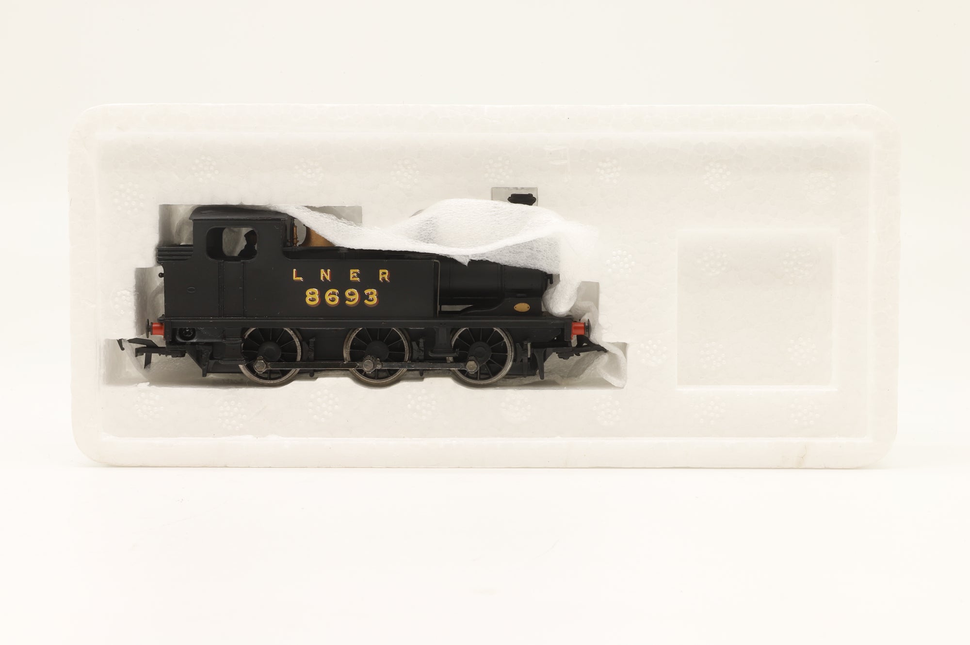 Bachmann OO 31-057 Class J72 Tank '8693' LNER Plain Black
