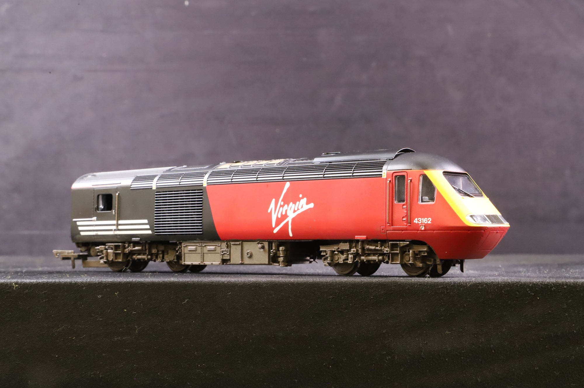 Hornby OO Class 43 HST Power Car & Dummy Virgin Livery Weathered