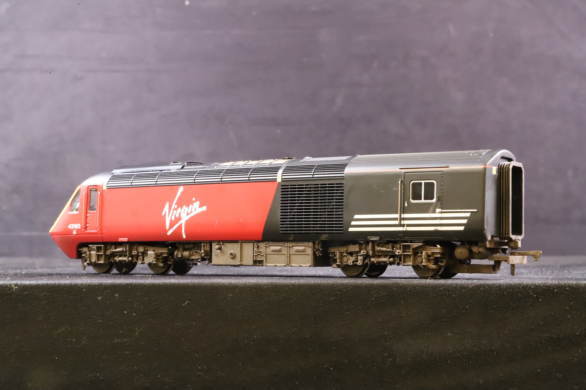 Hornby OO Class 43 HST Power Car & Dummy Virgin Livery Weathered