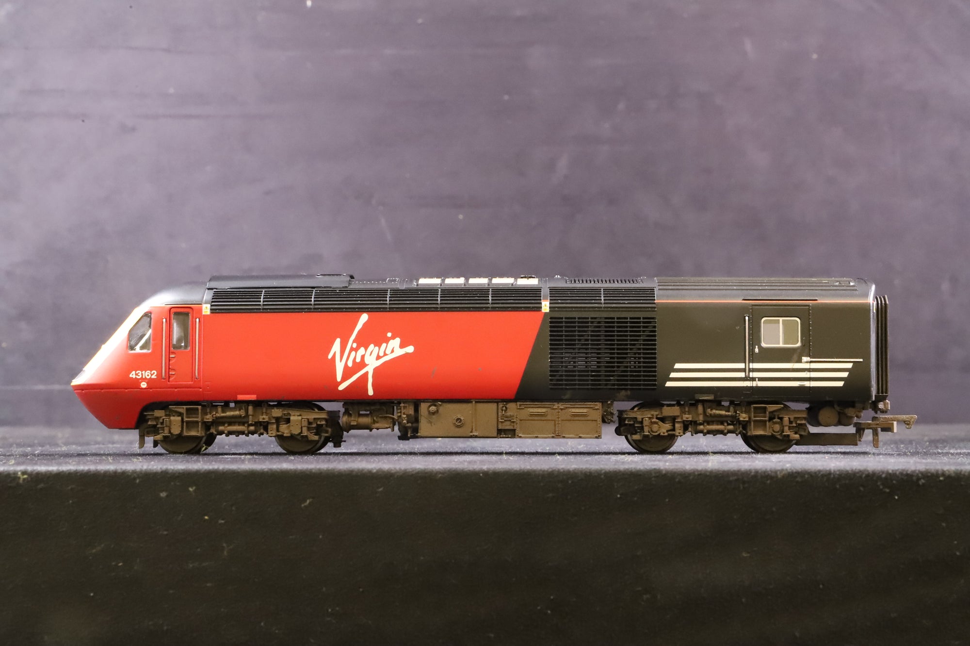 Hornby OO Class 43 HST Power Car & Dummy Virgin Livery Weathered