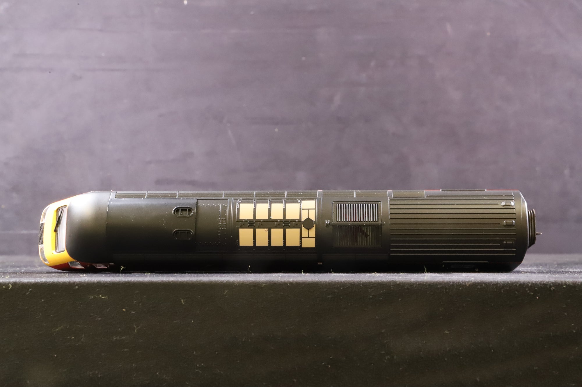 Hornby OO Class 43 HST Power Car & Dummy Virgin Livery Weathered