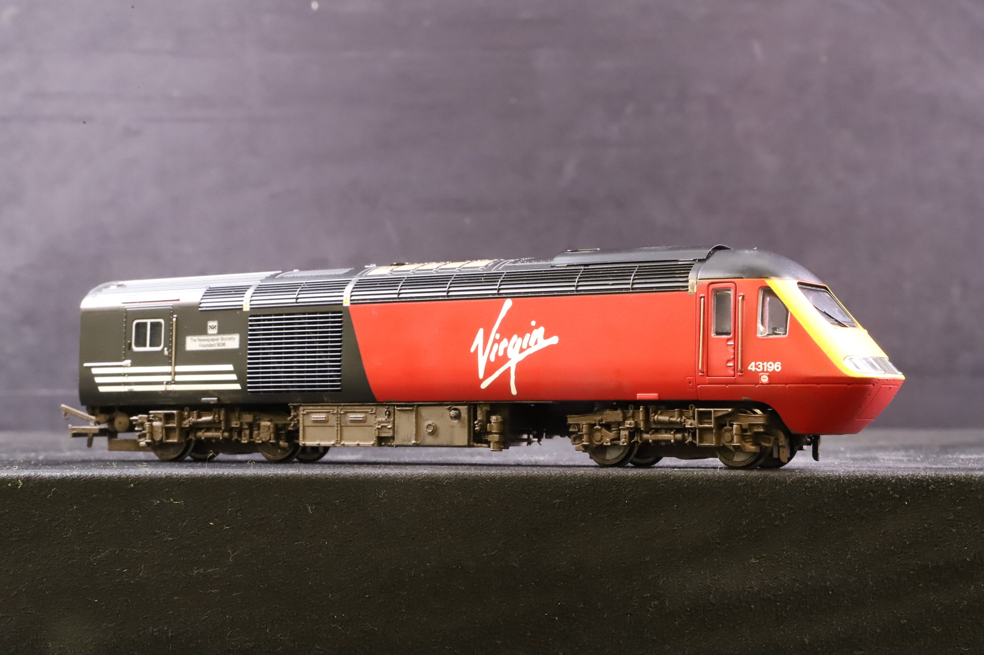 Hornby OO Class 43 HST Power Car & Dummy Virgin Livery Weathered