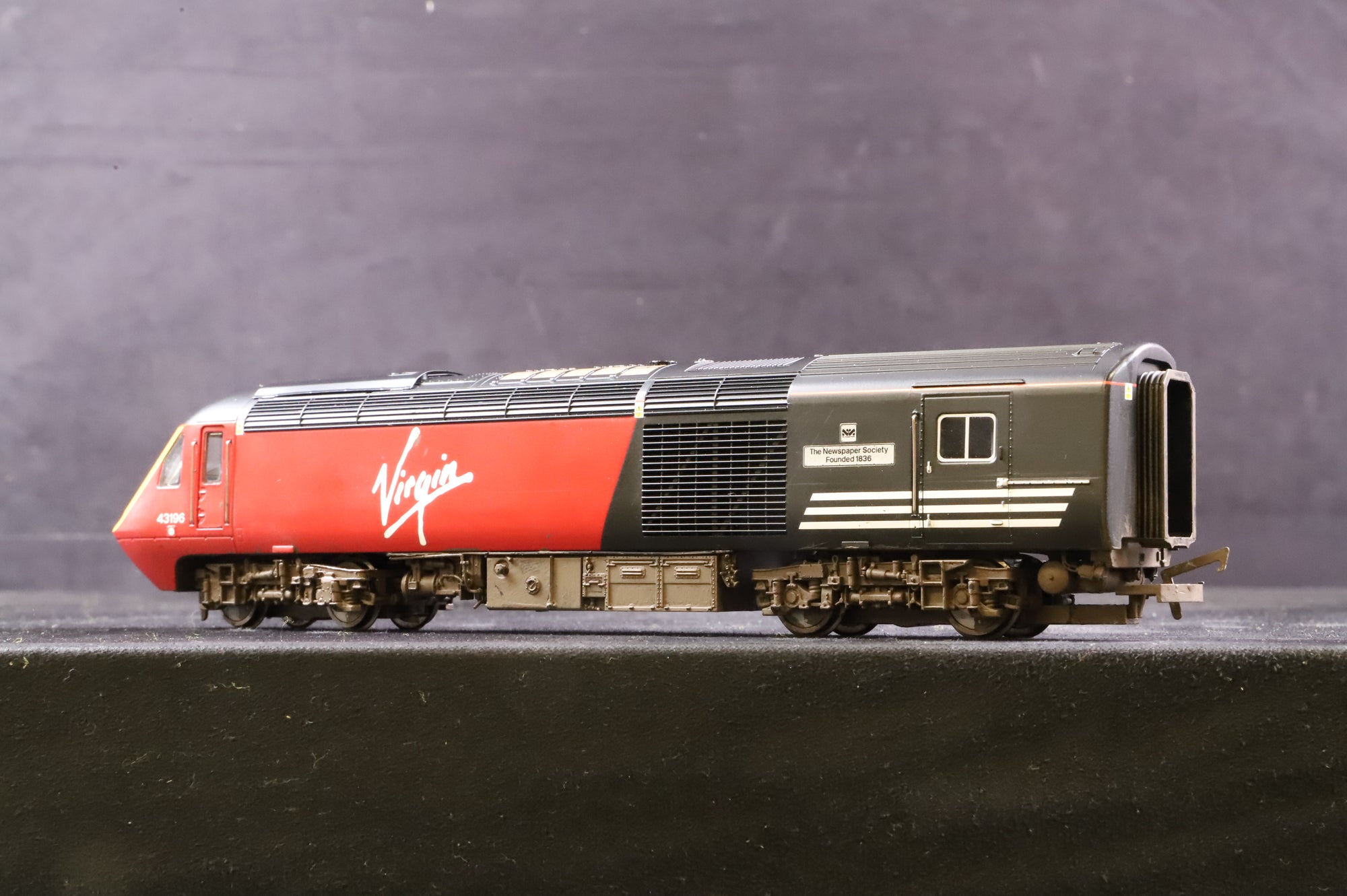 Hornby OO Class 43 HST Power Car & Dummy Virgin Livery Weathered