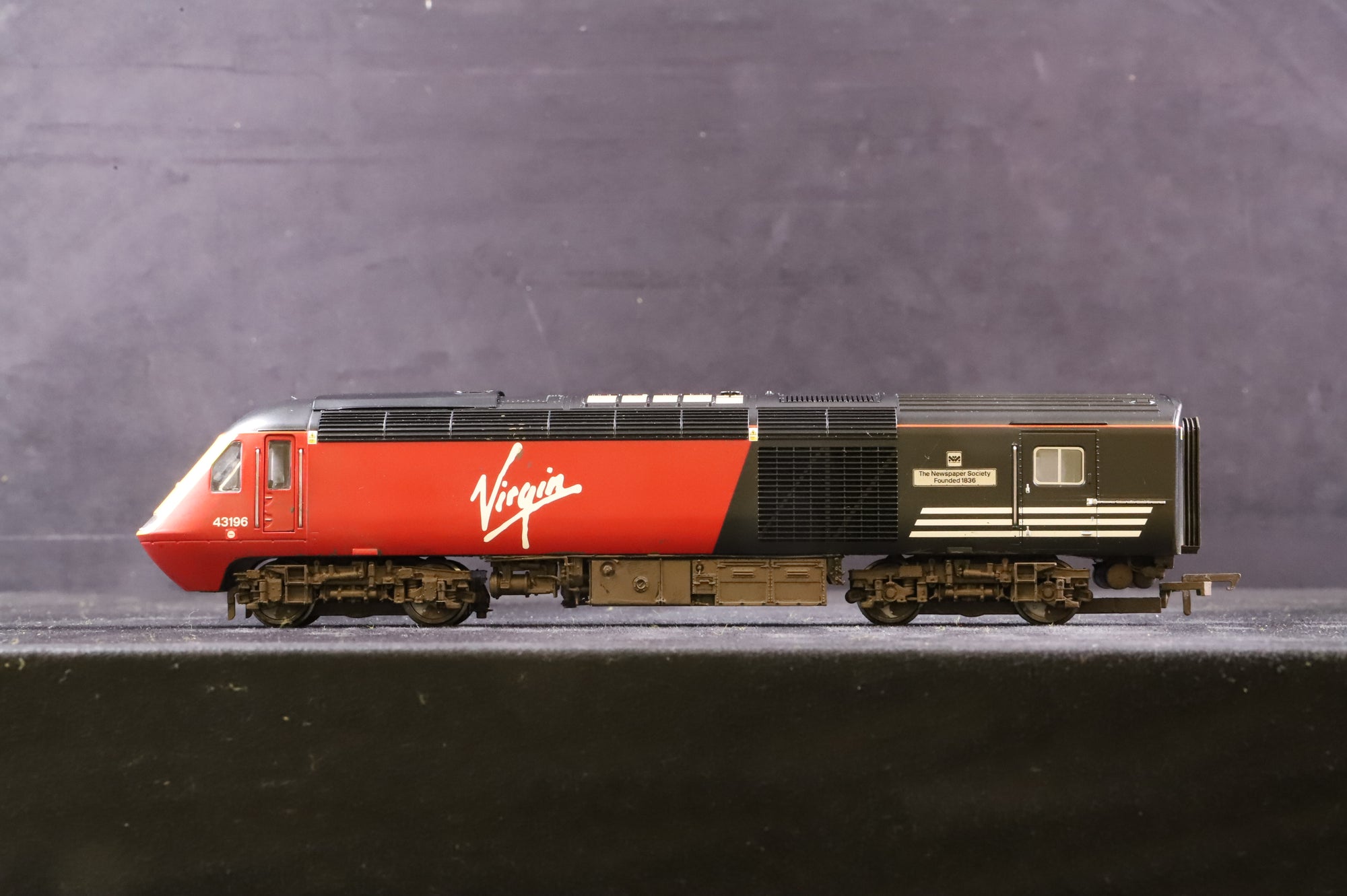Hornby OO Class 43 HST Power Car & Dummy Virgin Livery Weathered