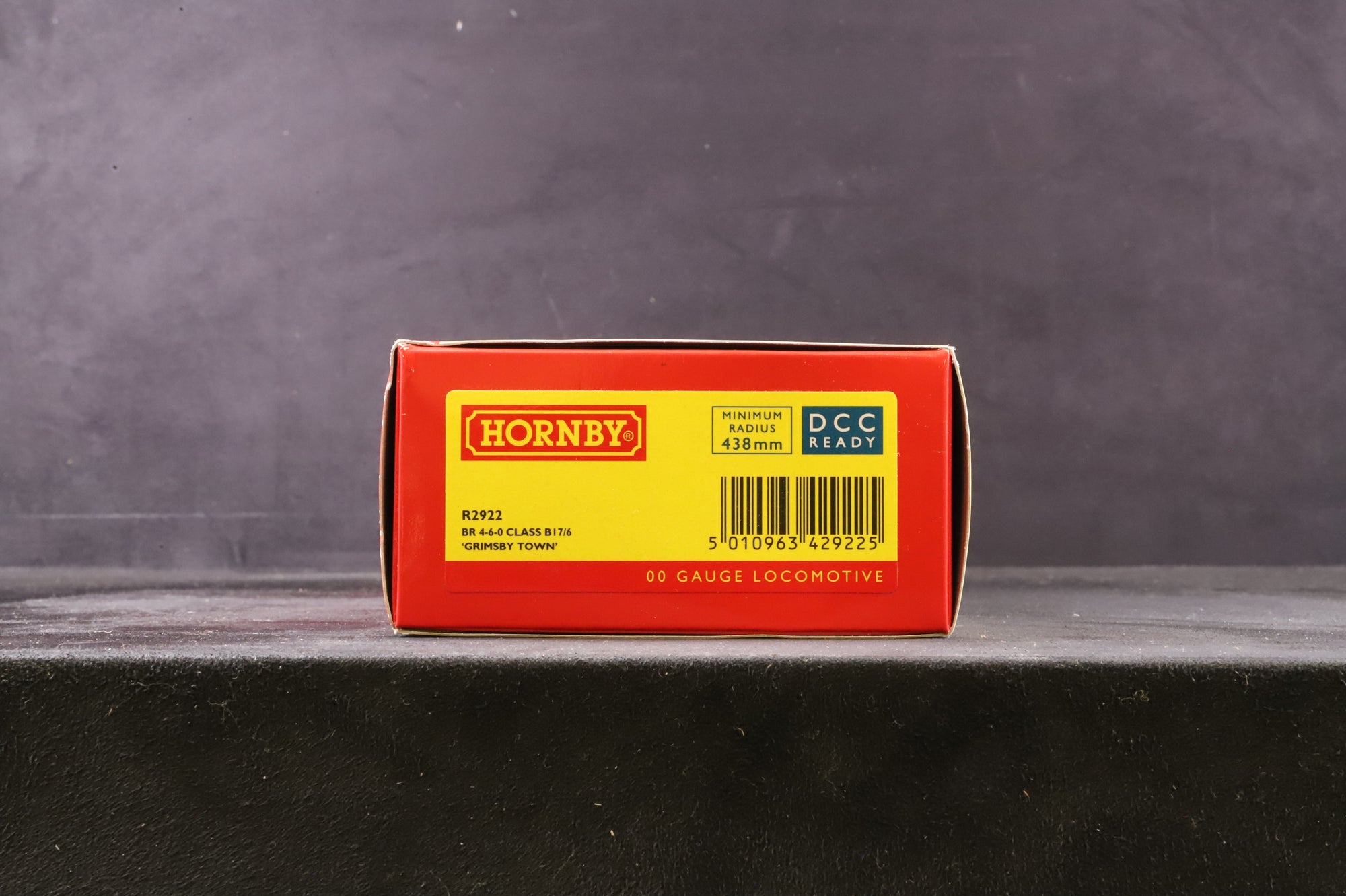 Hornby OO R2922 Class B17/6 '61650' 'Grimsby Town' BR Lined Green L/C