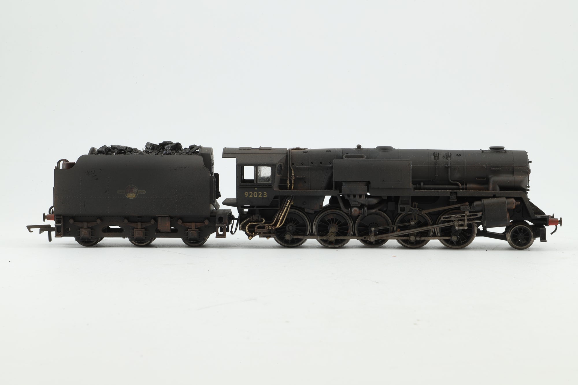 Hornby Railroad R3274 Class 9F w/ Crosti Boiler 92023 in BR Black w/ Late Crests - Heavily Weathered & DCC Sound