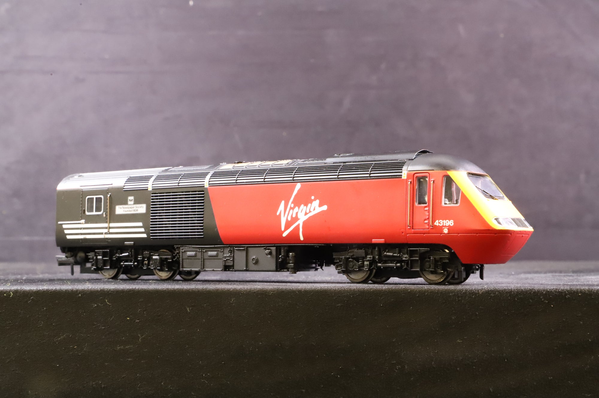 Hornby OO Class 43 HST Power Car & Dummy Virgin Livery