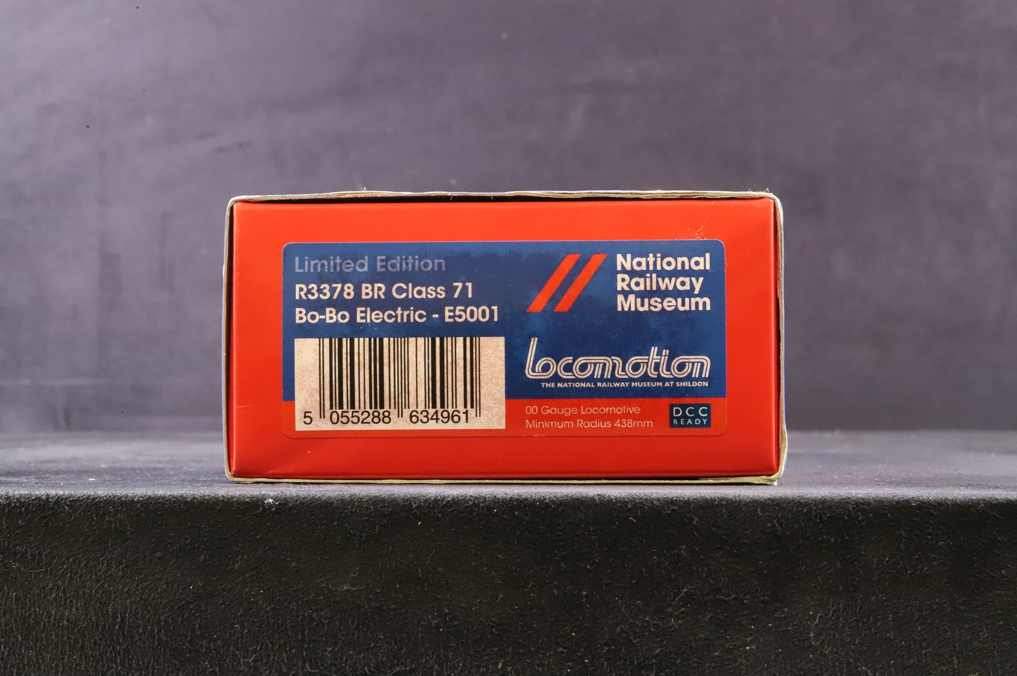 Hornby OO R3378 Class 71 E5001 in BR Green w/ Red Stripe