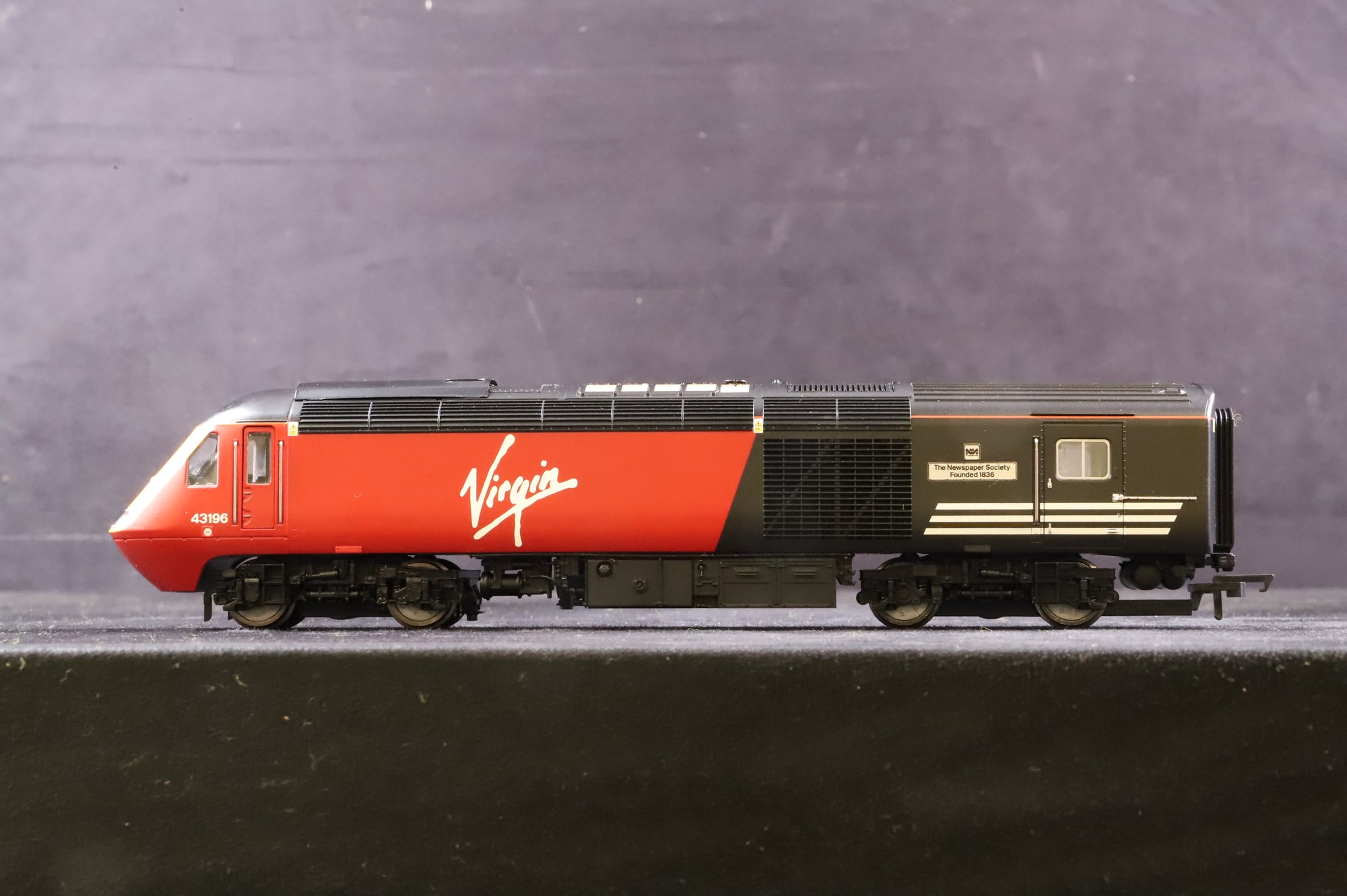 Hornby OO Class 43 HST Power Car & Dummy Virgin Livery