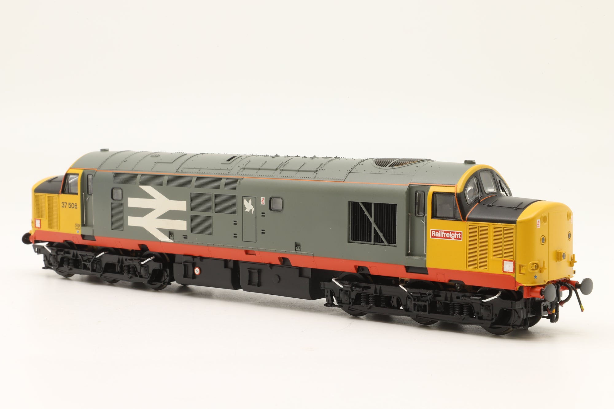 Bachmann OO 32-387 Class 37 Diesel '37506' Railfreight Red Stripe DCC Fitted