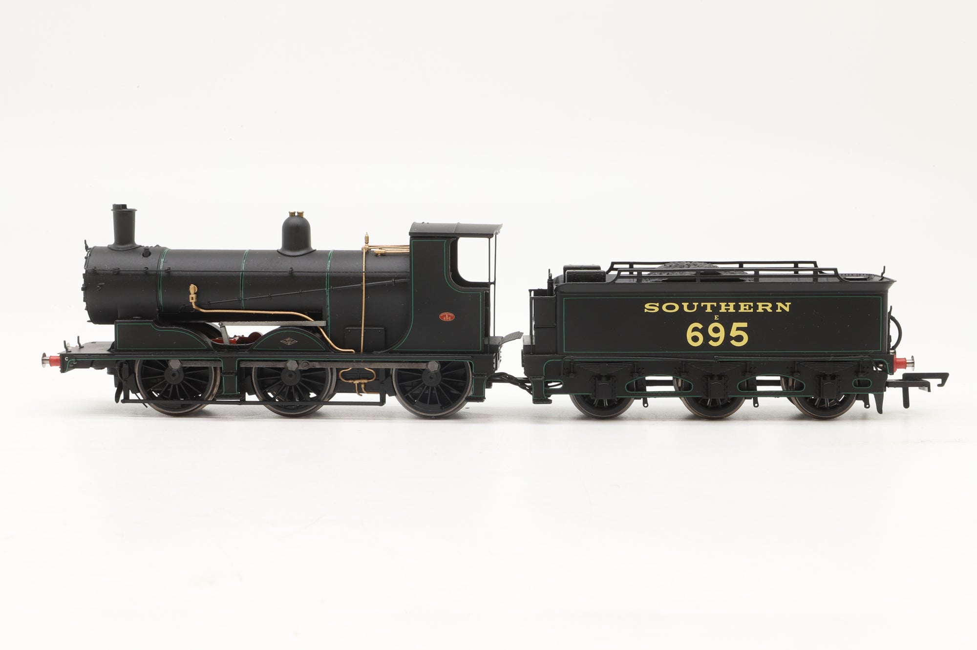 Hornby OO R3238 Drummond 700 Class '695' Steam Locomotive SR Black