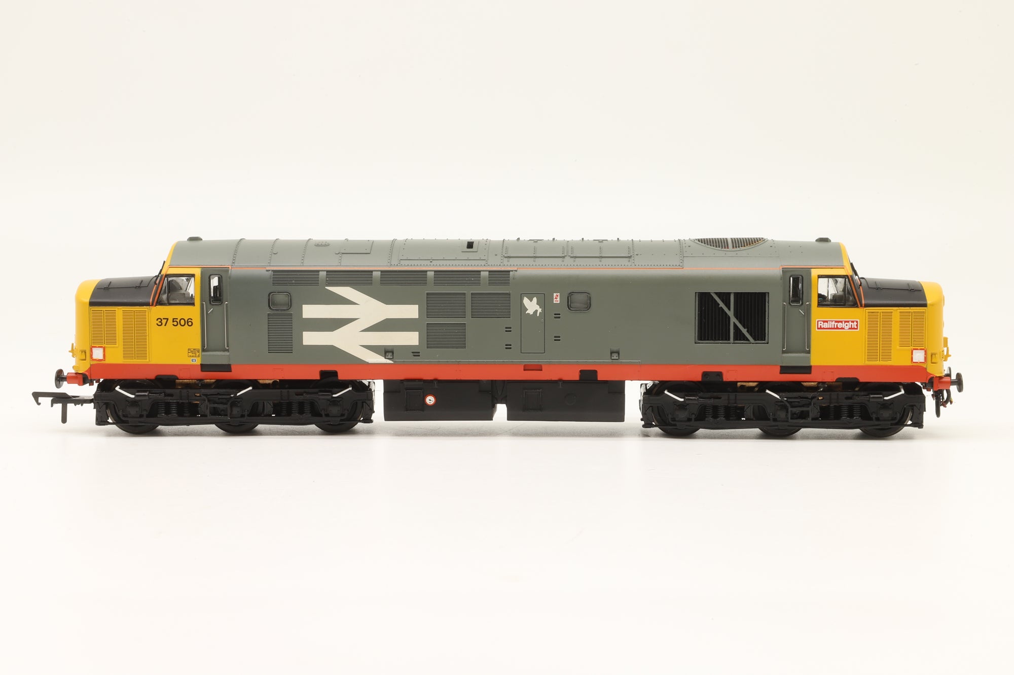 Bachmann OO 32-387 Class 37 Diesel '37506' Railfreight Red Stripe DCC Fitted