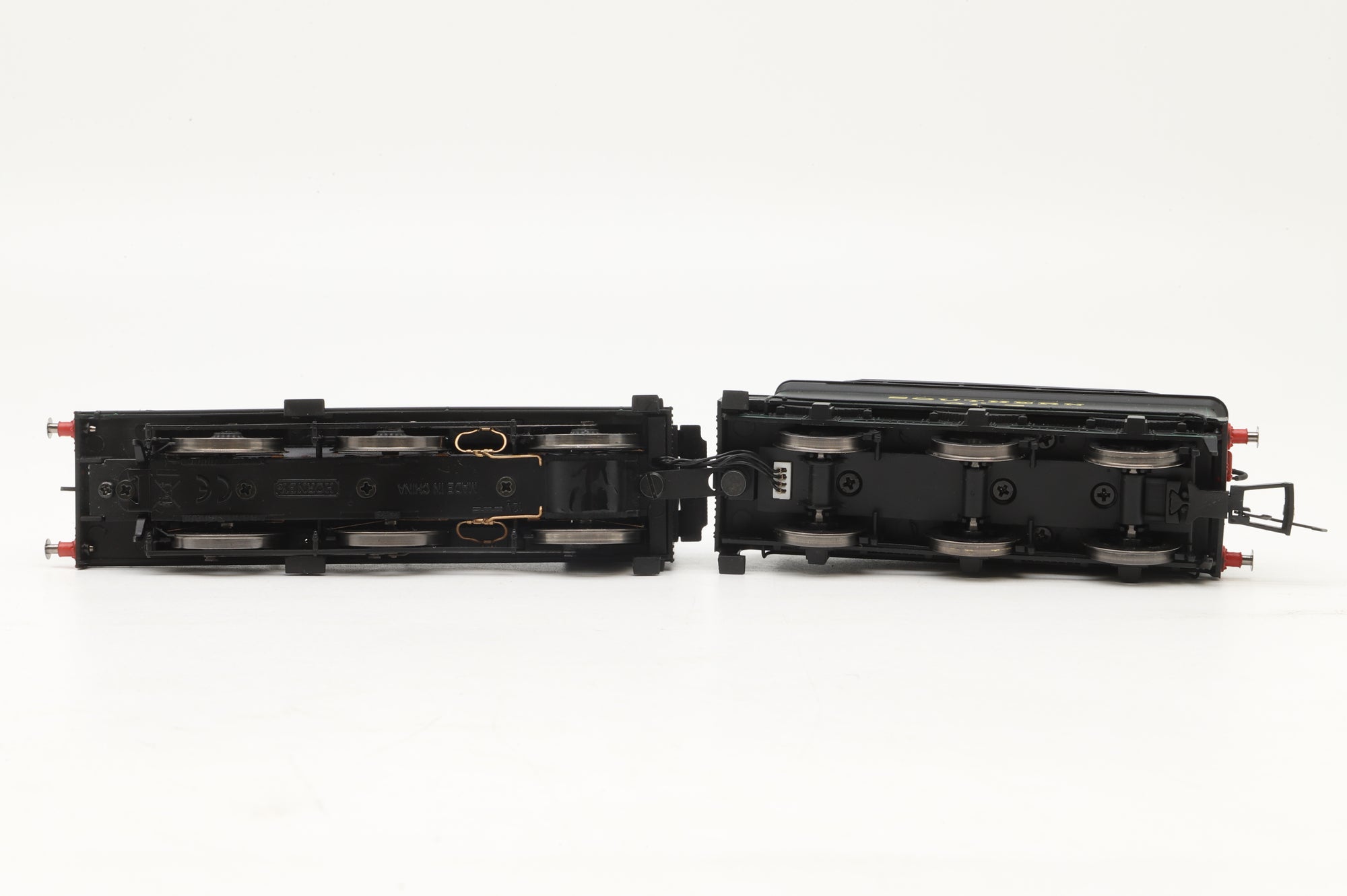 Hornby OO R3238 Drummond 700 Class '695' Steam Locomotive SR Black